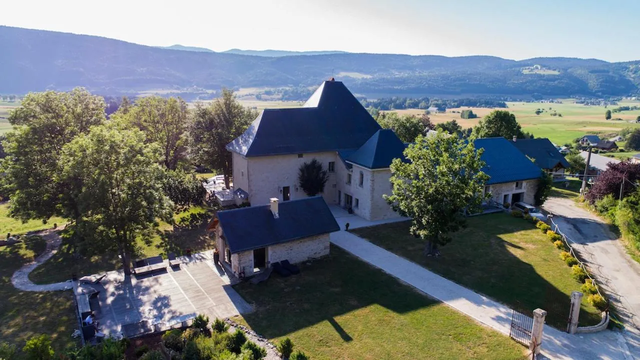 Property building in L'annexe du chateau des Girards