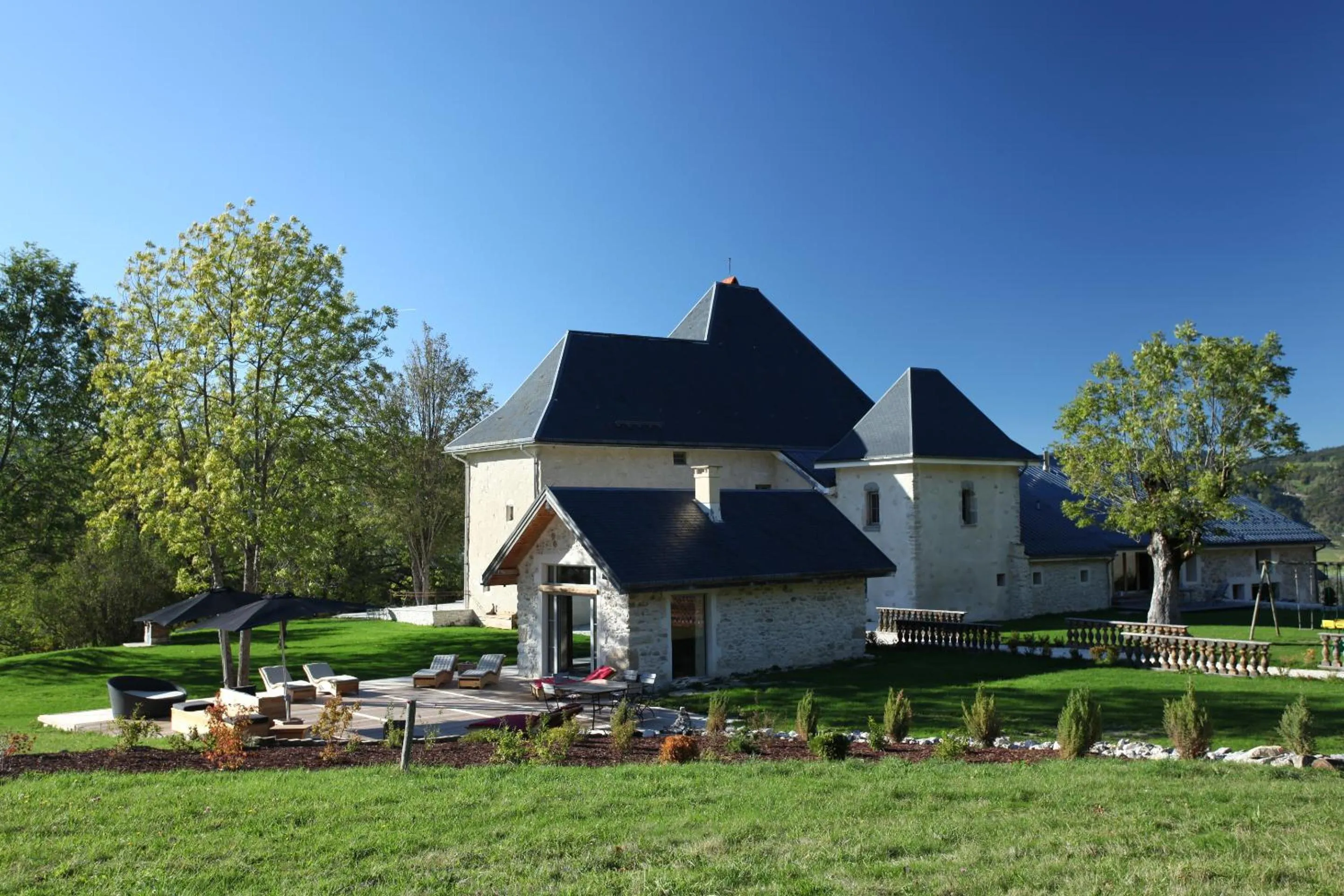 Property building in L'annexe du chateau des Girards