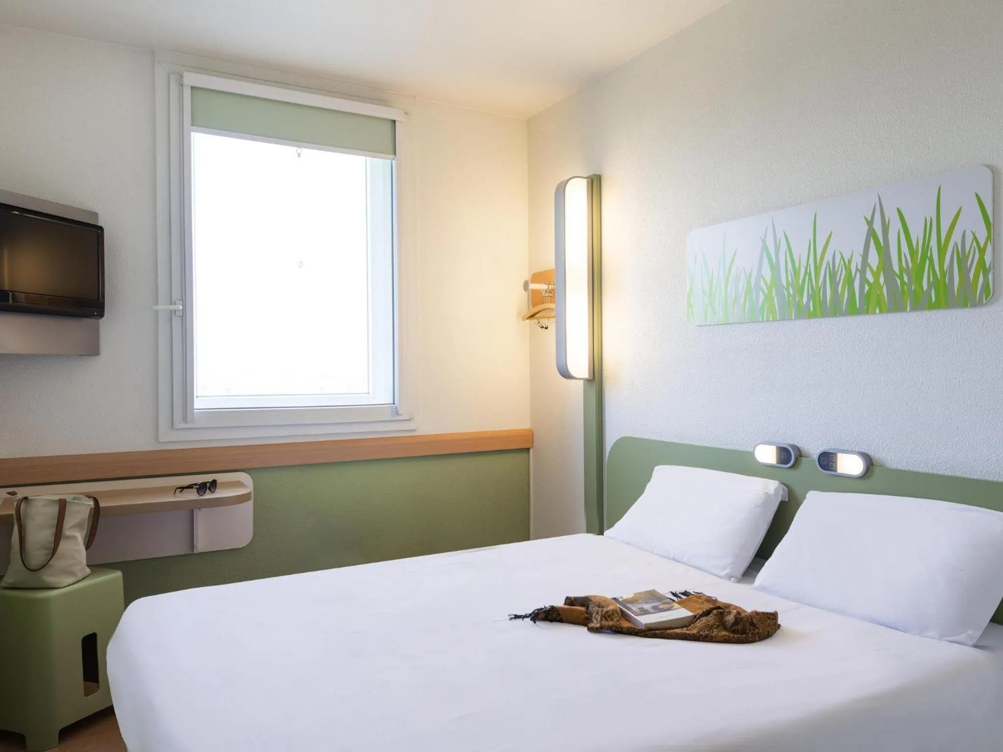 Bedroom, Bed in ibis budget Lyon Gerland
