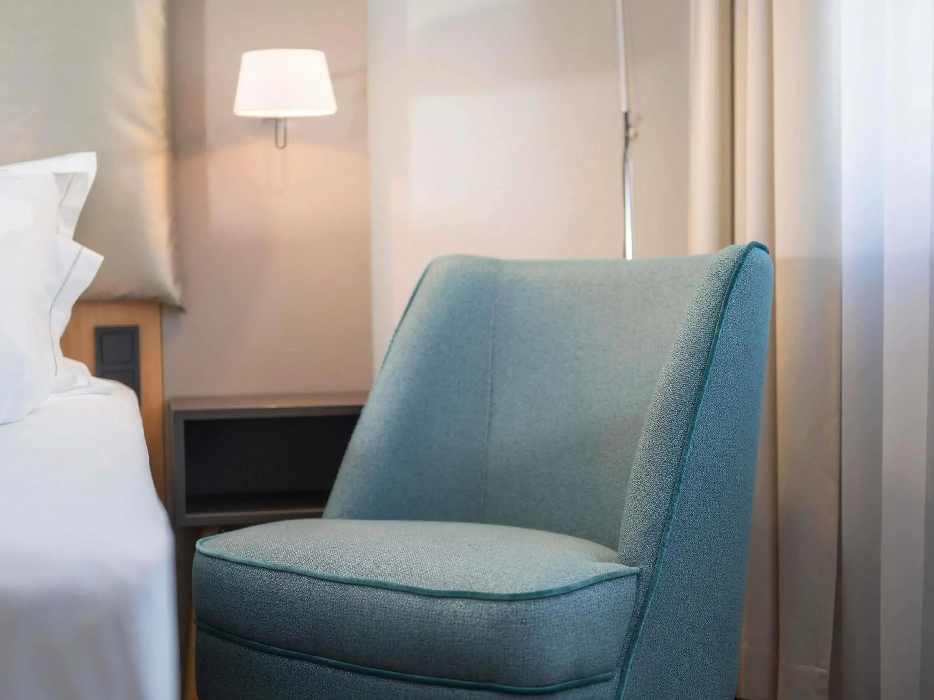 Bedroom, Bed in Mercure Hotel Koeln Belfortstrasse Bedroom, Bed in Mercure Hotel Koeln Belfortstrasse