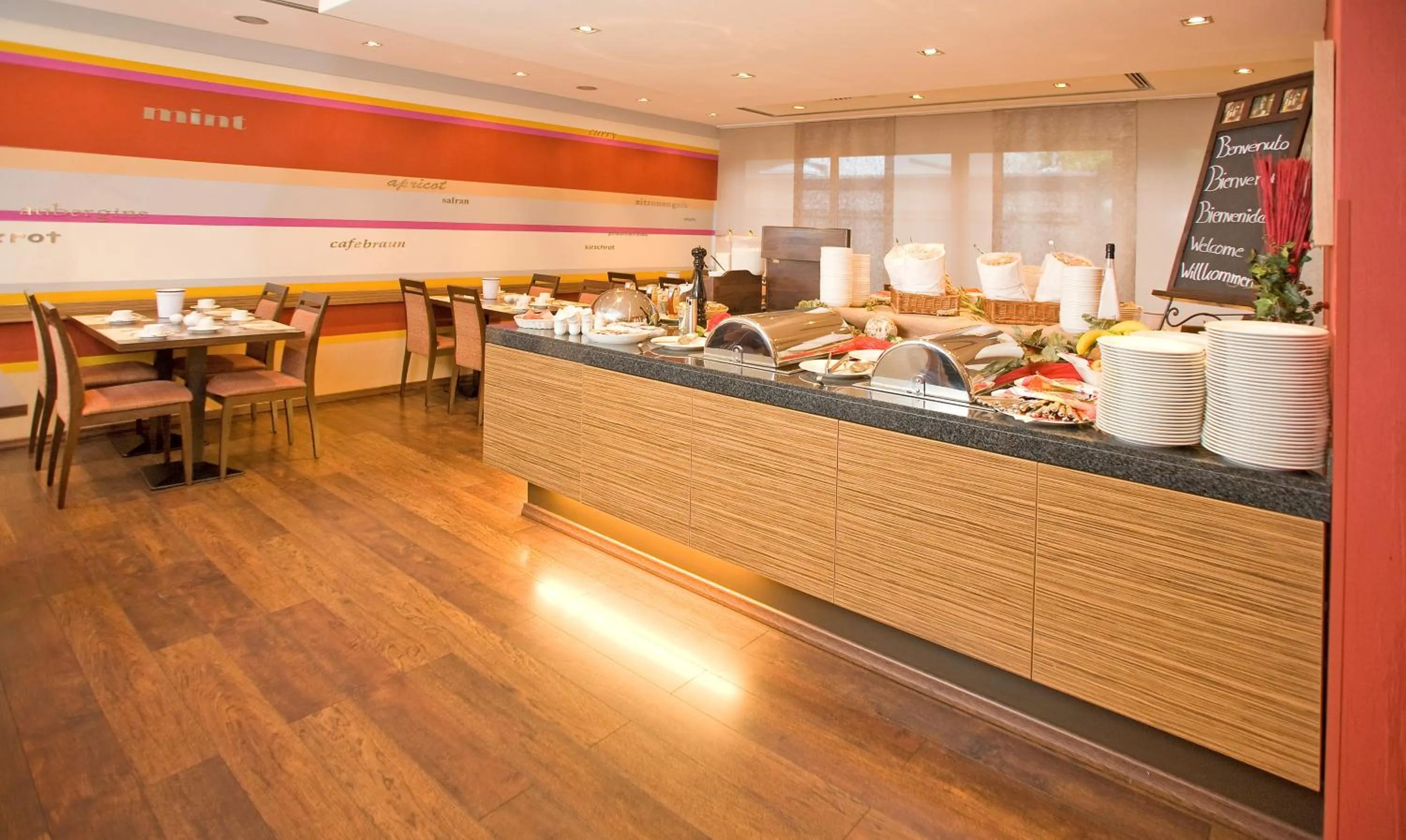 Restaurant/places to eat in Mercure Hotel Koeln Belfortstrasse