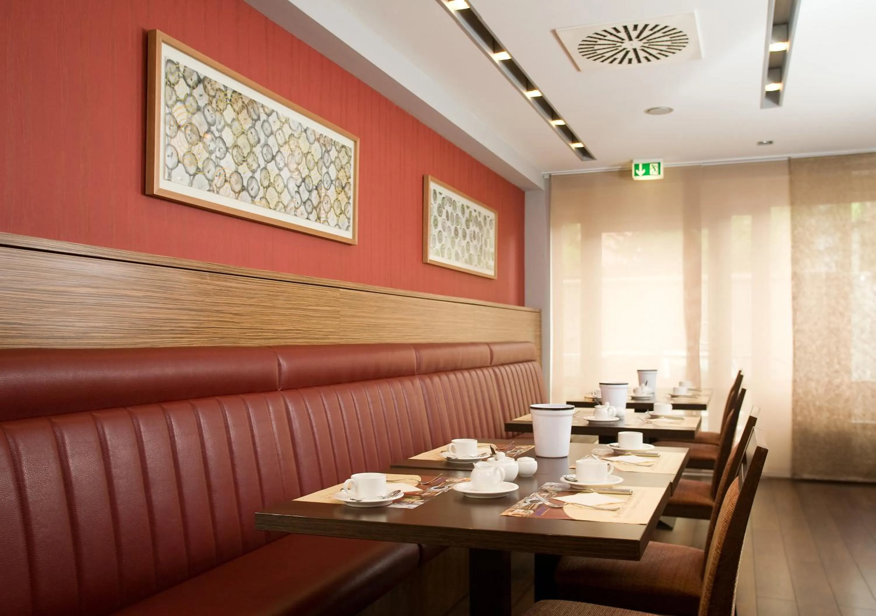 Restaurant/places to eat in Mercure Hotel Koeln Belfortstrasse