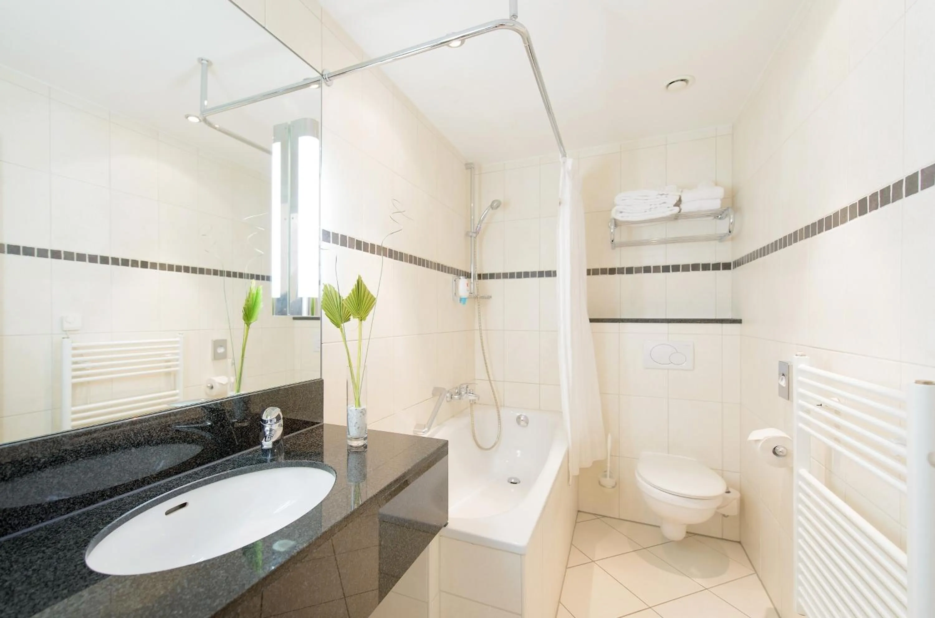 Bathroom in Mercure Hotel Koeln Belfortstrasse