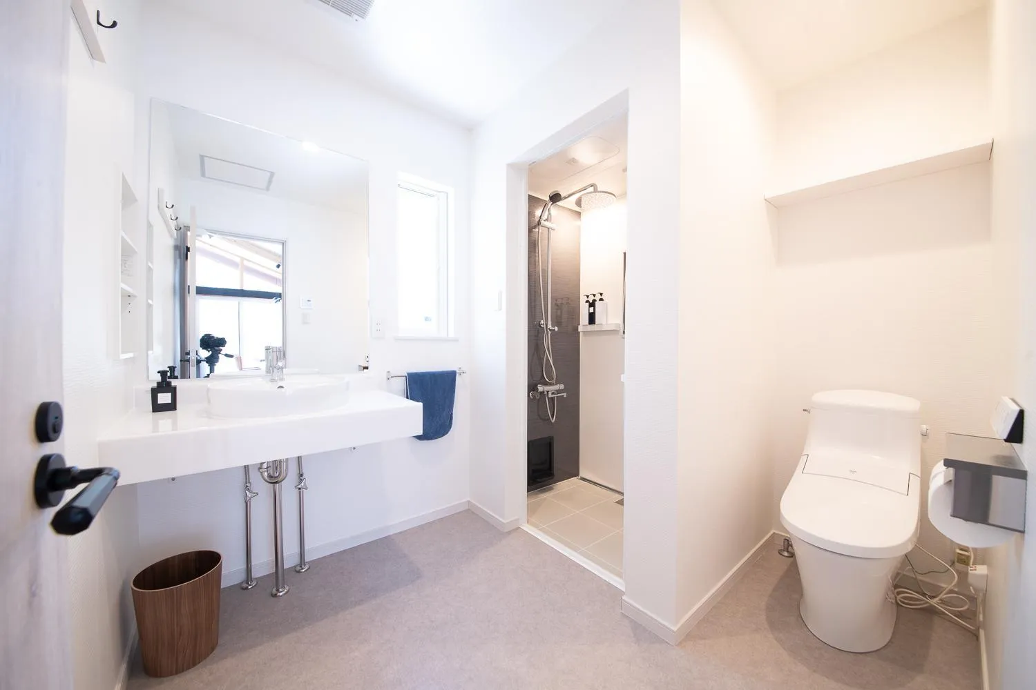 Shower in Cherrywoods Place by Hakuba White Fox Company