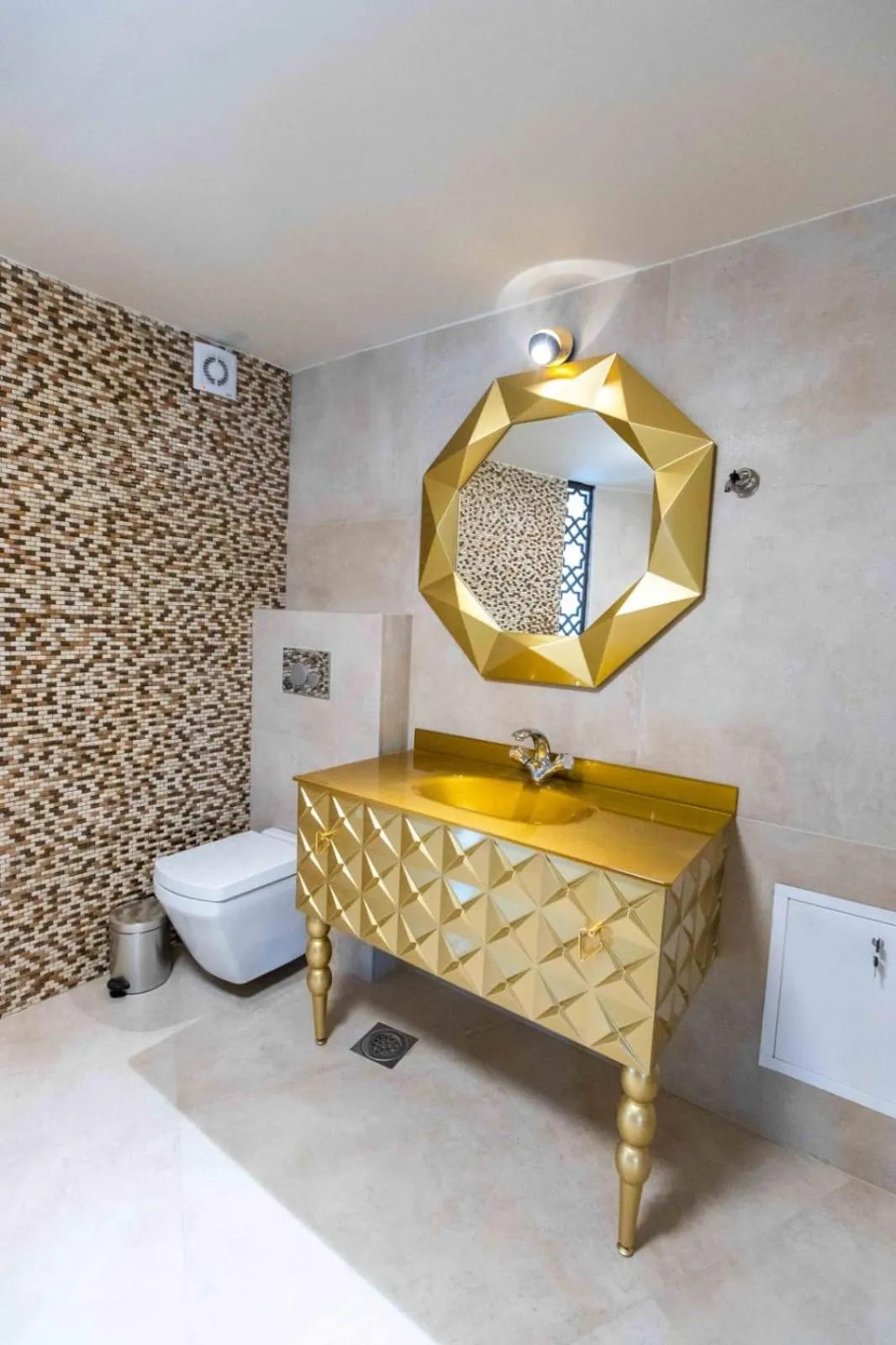 Shower in Hotel Vrbak ND