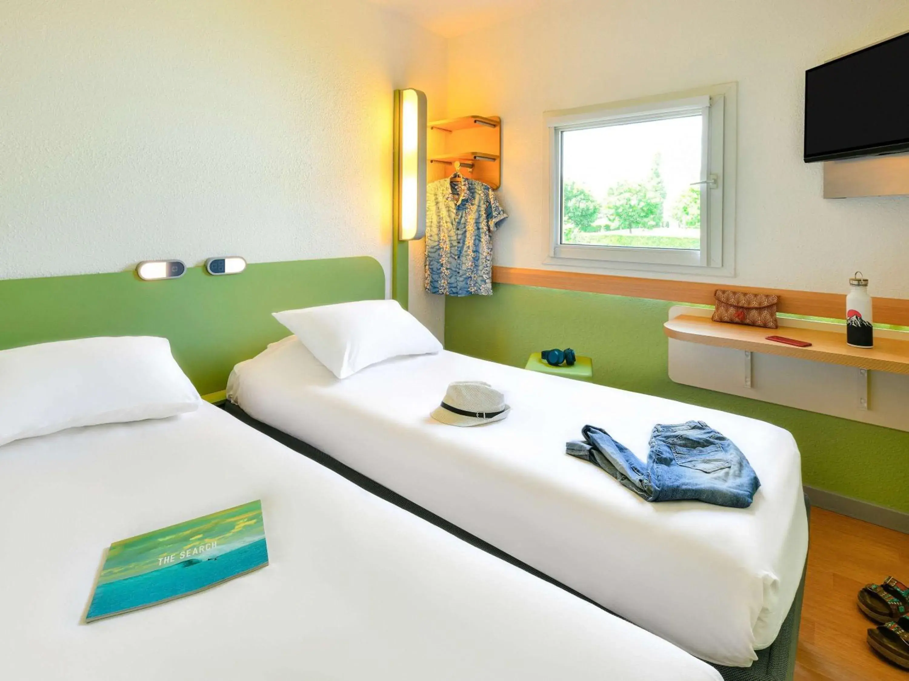 Bedroom, Bed in ibis budget Clermont Ferrand Sud Bedroom, Bed in ibis budget Clermont Ferrand Sud