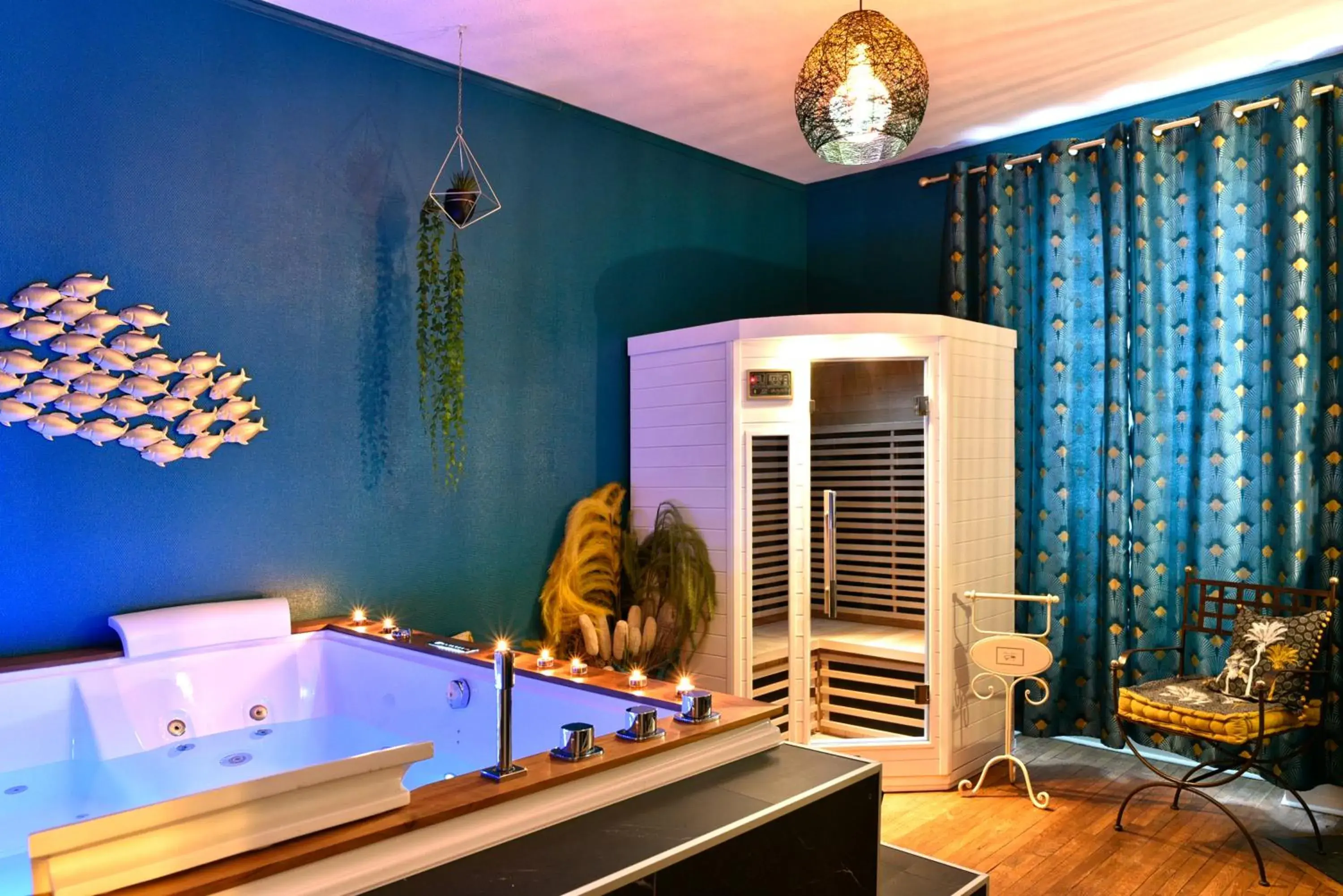 MoonLOVE, SPA/Sauna et Jacuzzi privés, charme et détente. MoonLOVE, SPA/Sauna et Jacuzzi privés, charme et détente.
