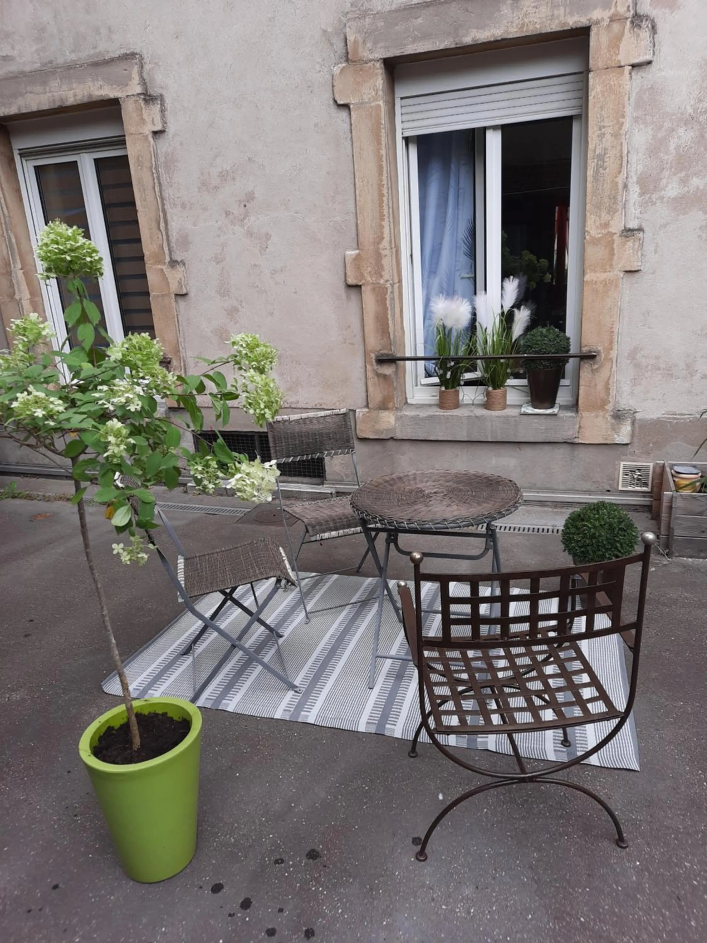 Property building in MoonLOVE, SPA/Sauna et Jacuzzi privés, charme et détente.