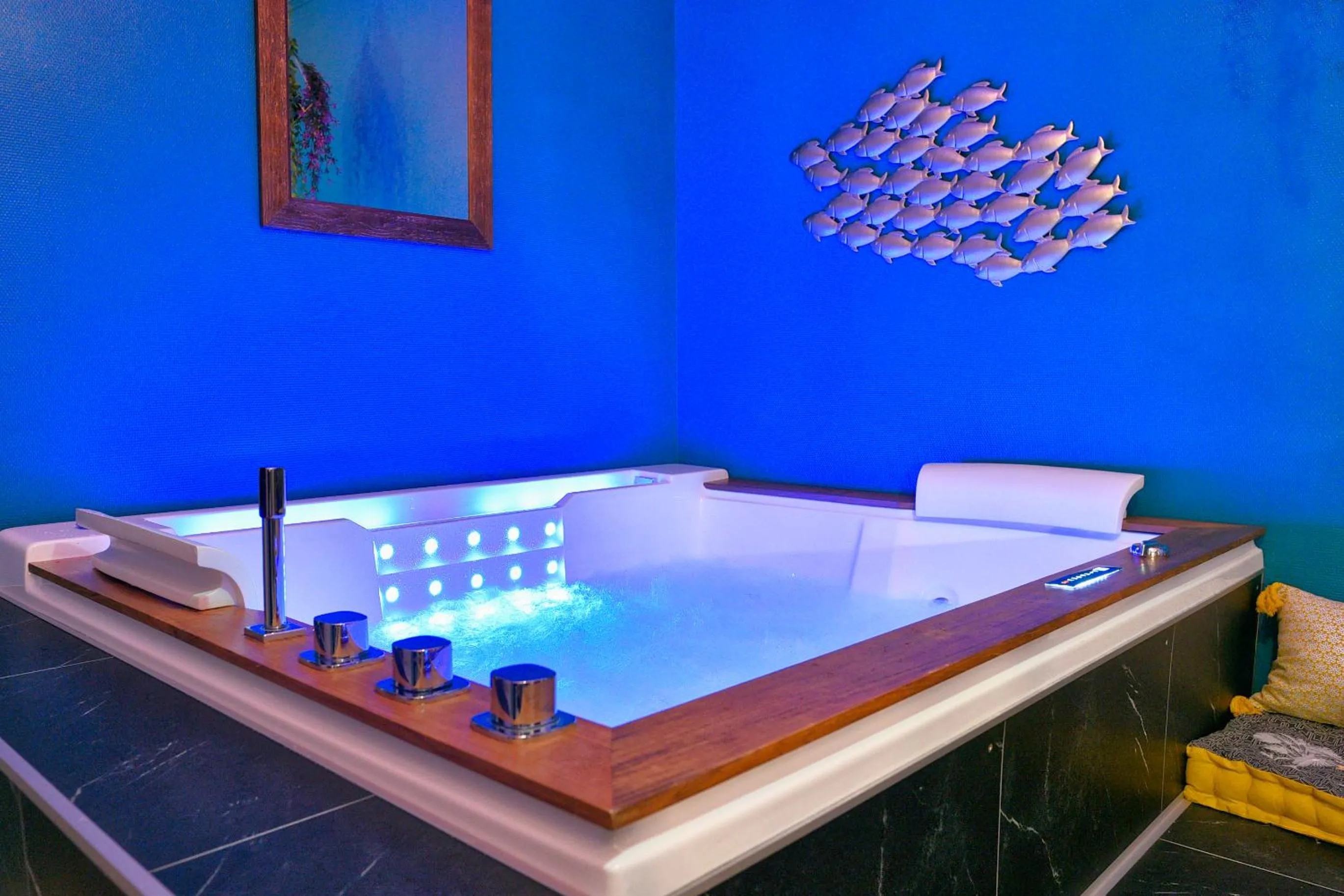 MoonLOVE, SPA/Sauna et Jacuzzi privés, charme et détente.