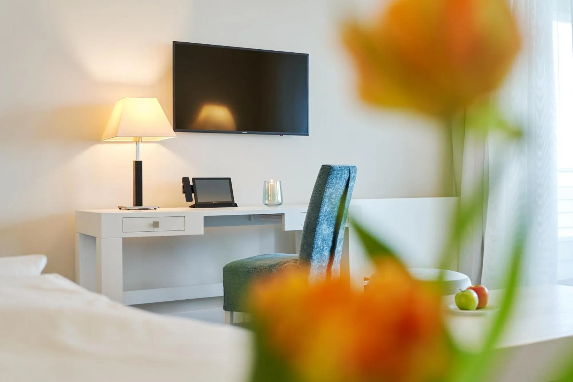 Photo of the whole room, Bed in Strandhotel Dünenmeer - Adults only