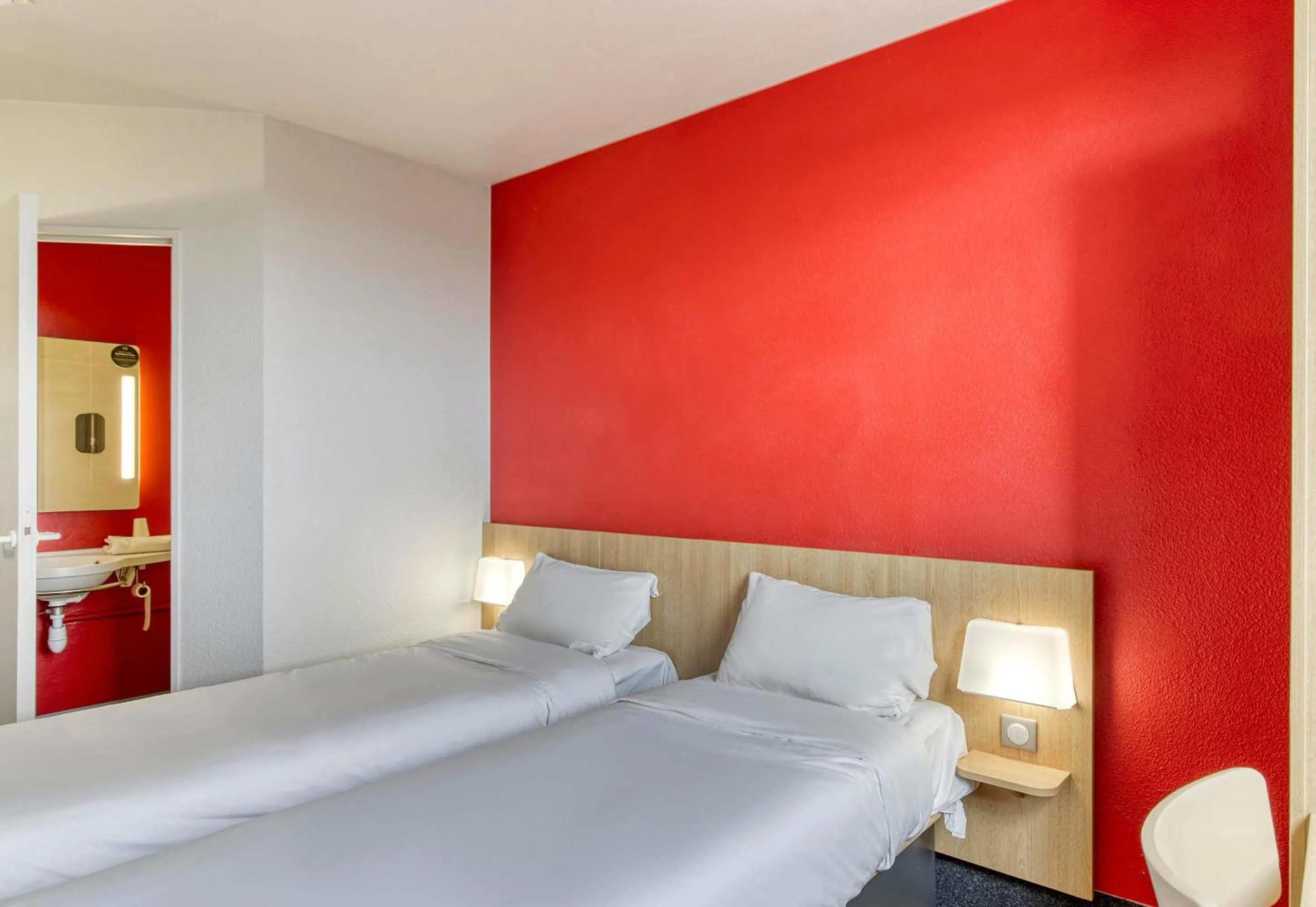 Bedroom, Bed in B&B HOTEL Clermont-Ferrand Gerzat