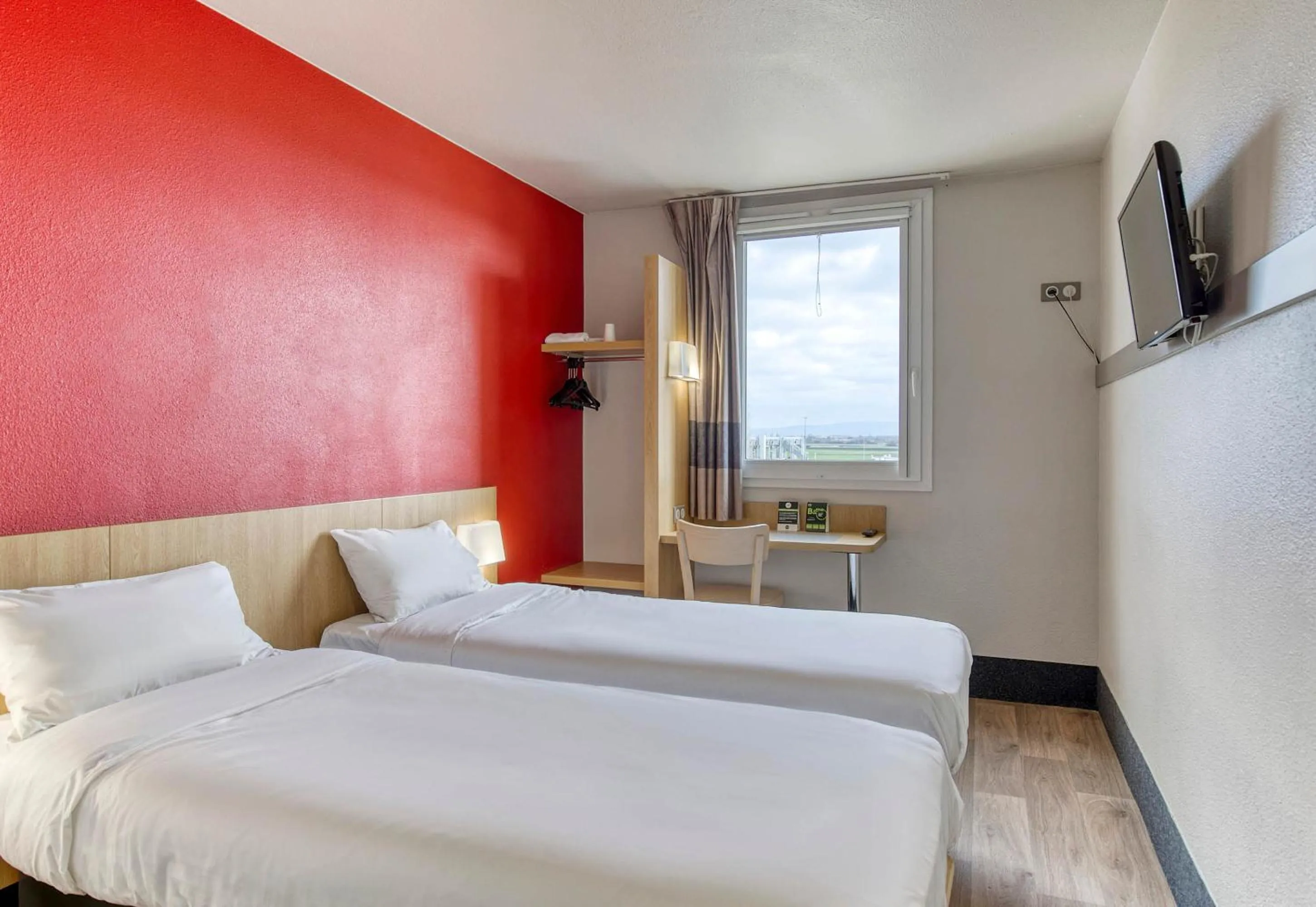 Bedroom, Bed in B&B HOTEL Clermont-Ferrand Gerzat