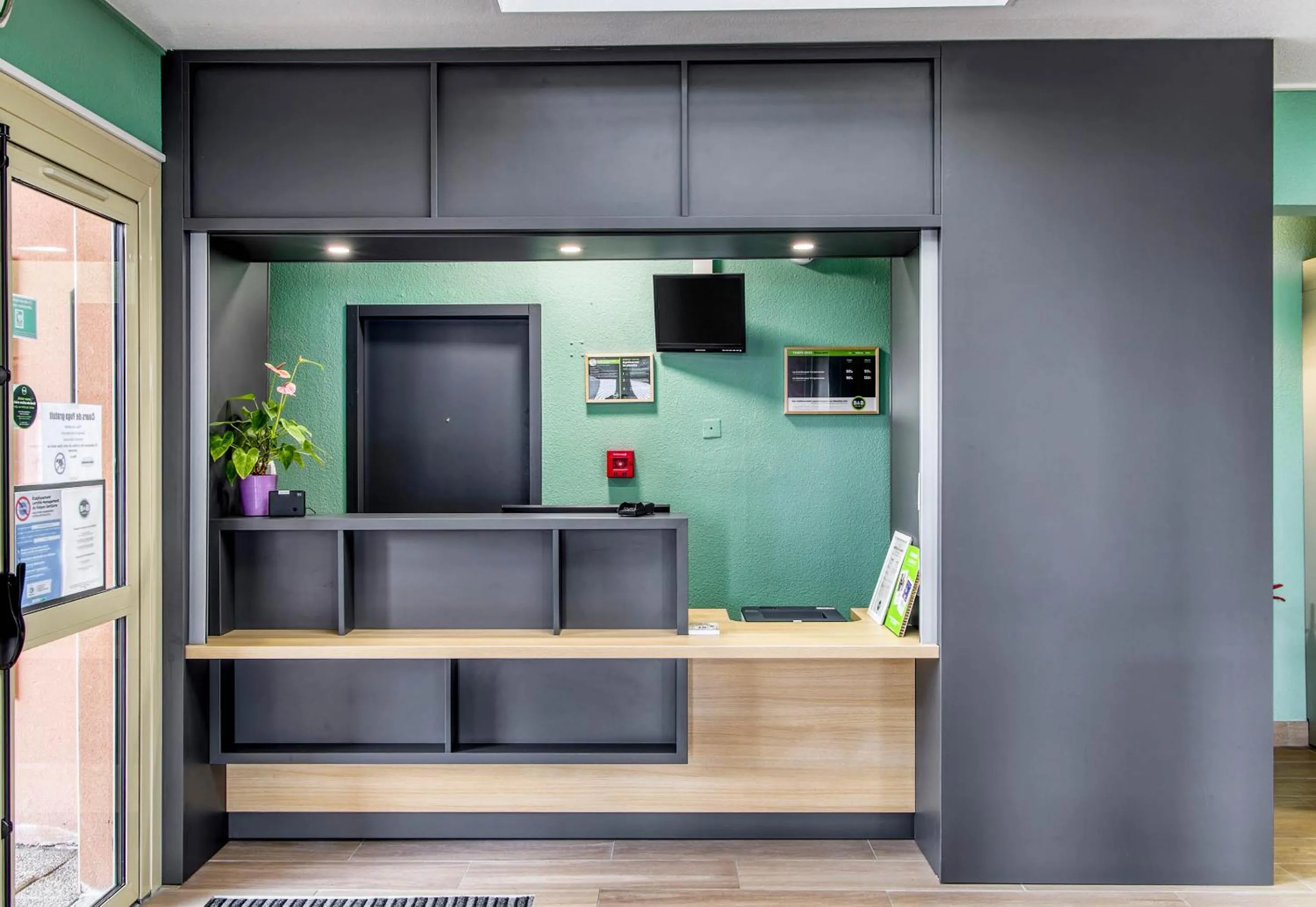 Lobby or reception in B&B HOTEL Clermont-Ferrand Gerzat