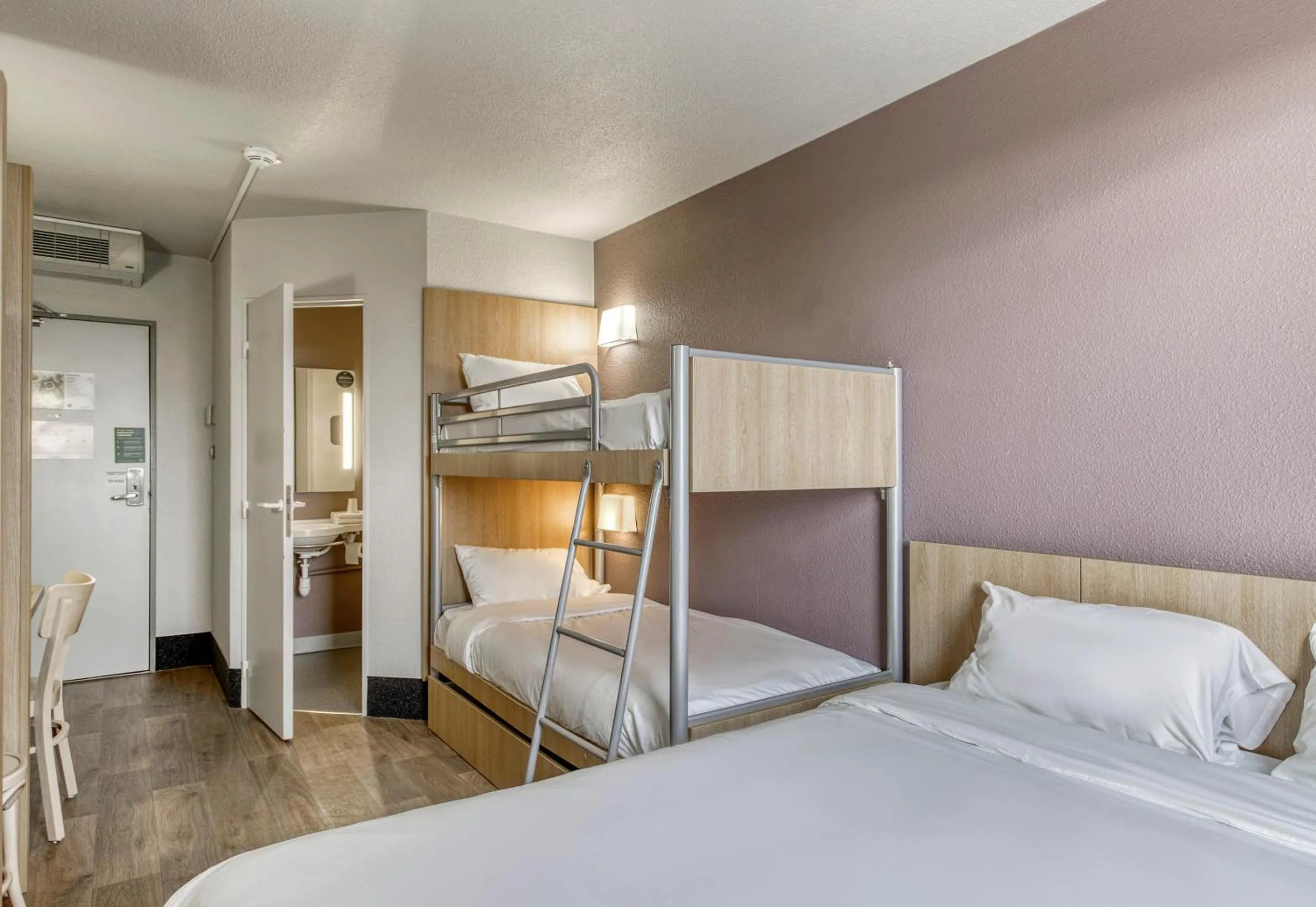 Bedroom, Bed in B&B HOTEL Clermont-Ferrand Gerzat