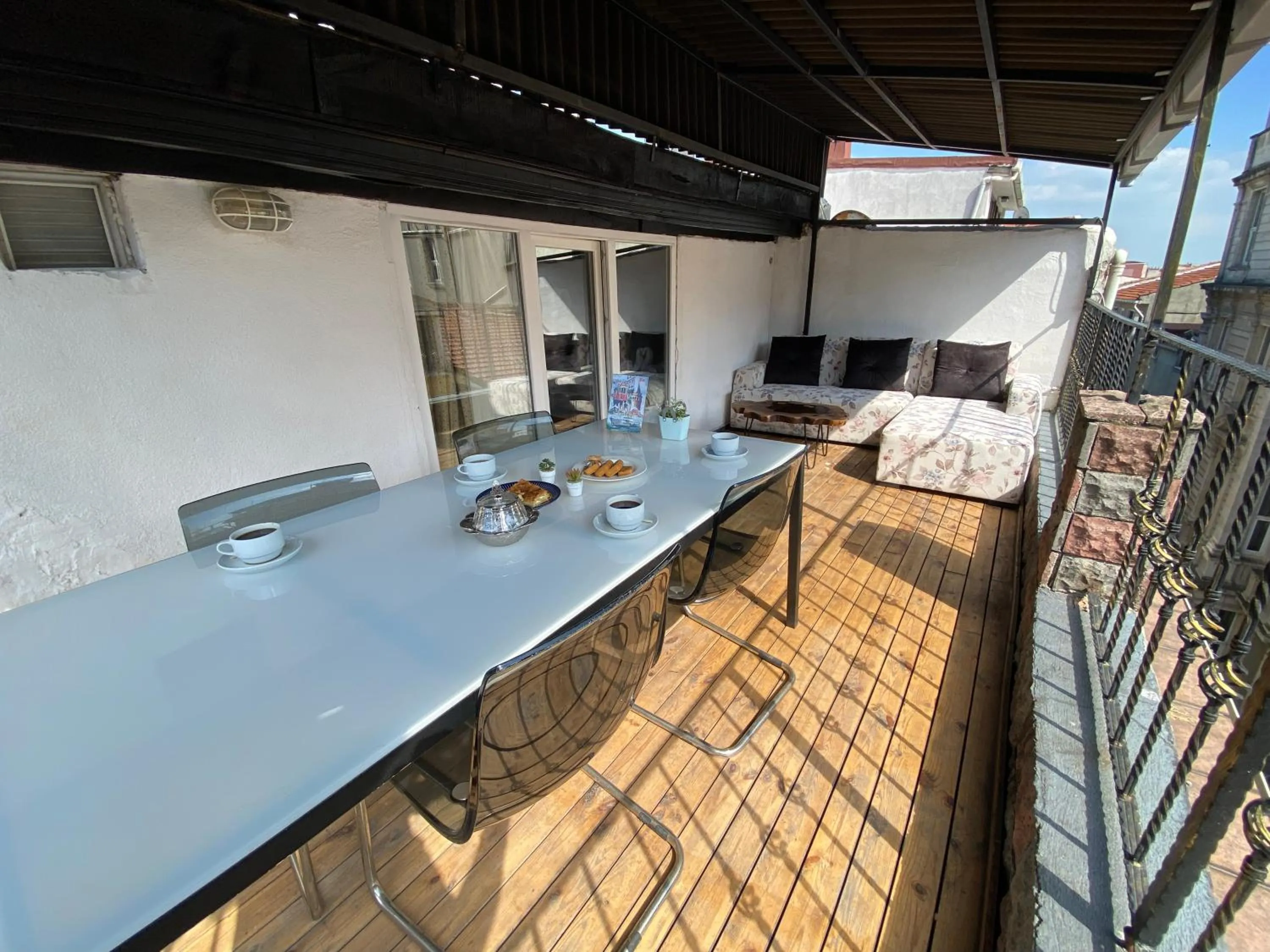 Balcony/Terrace in GANJ Hotel