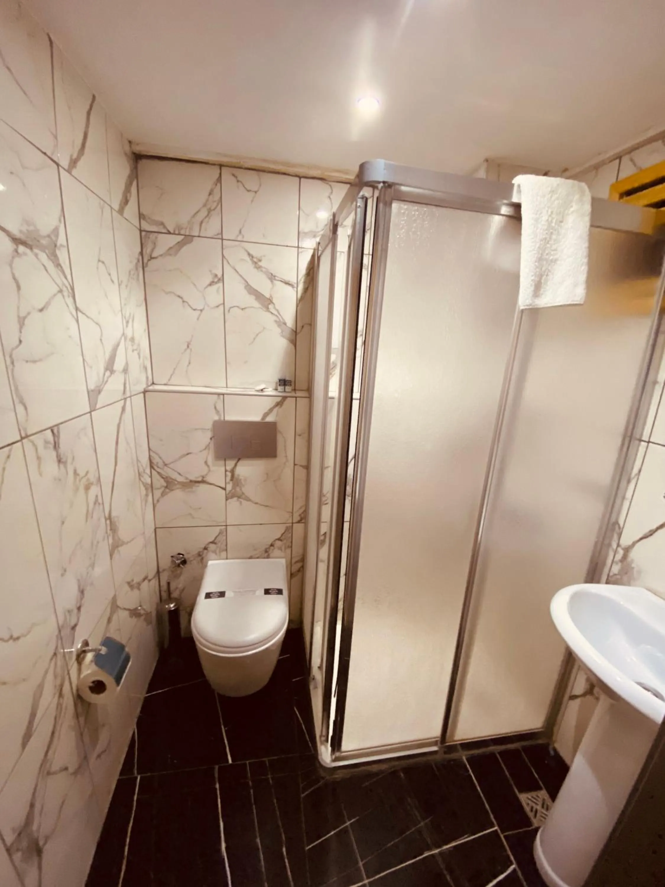 Bathroom in GANJ Hotel