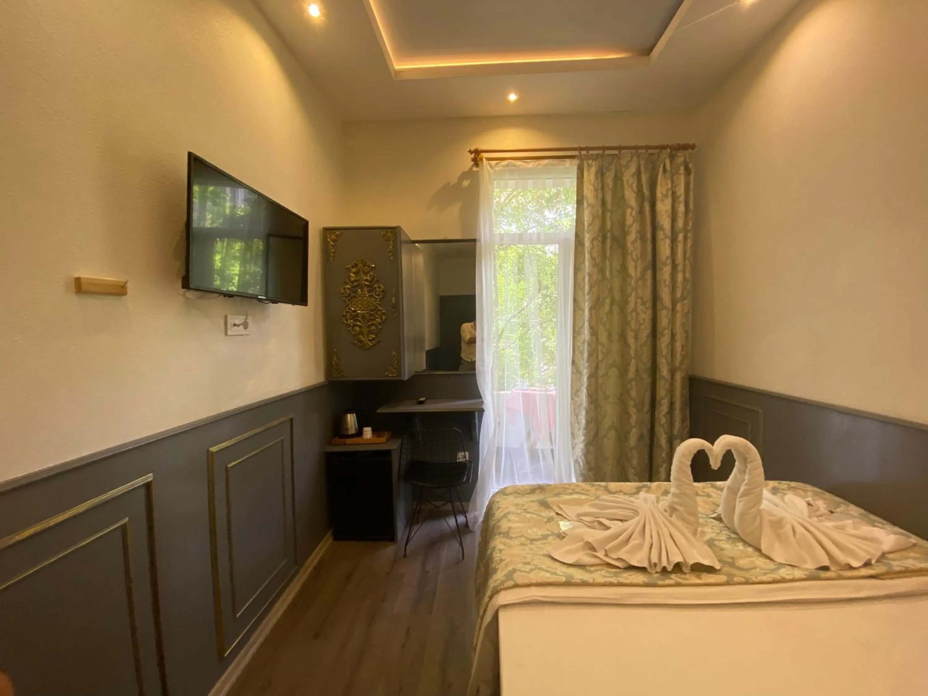 Bedroom in GANJ Hotel