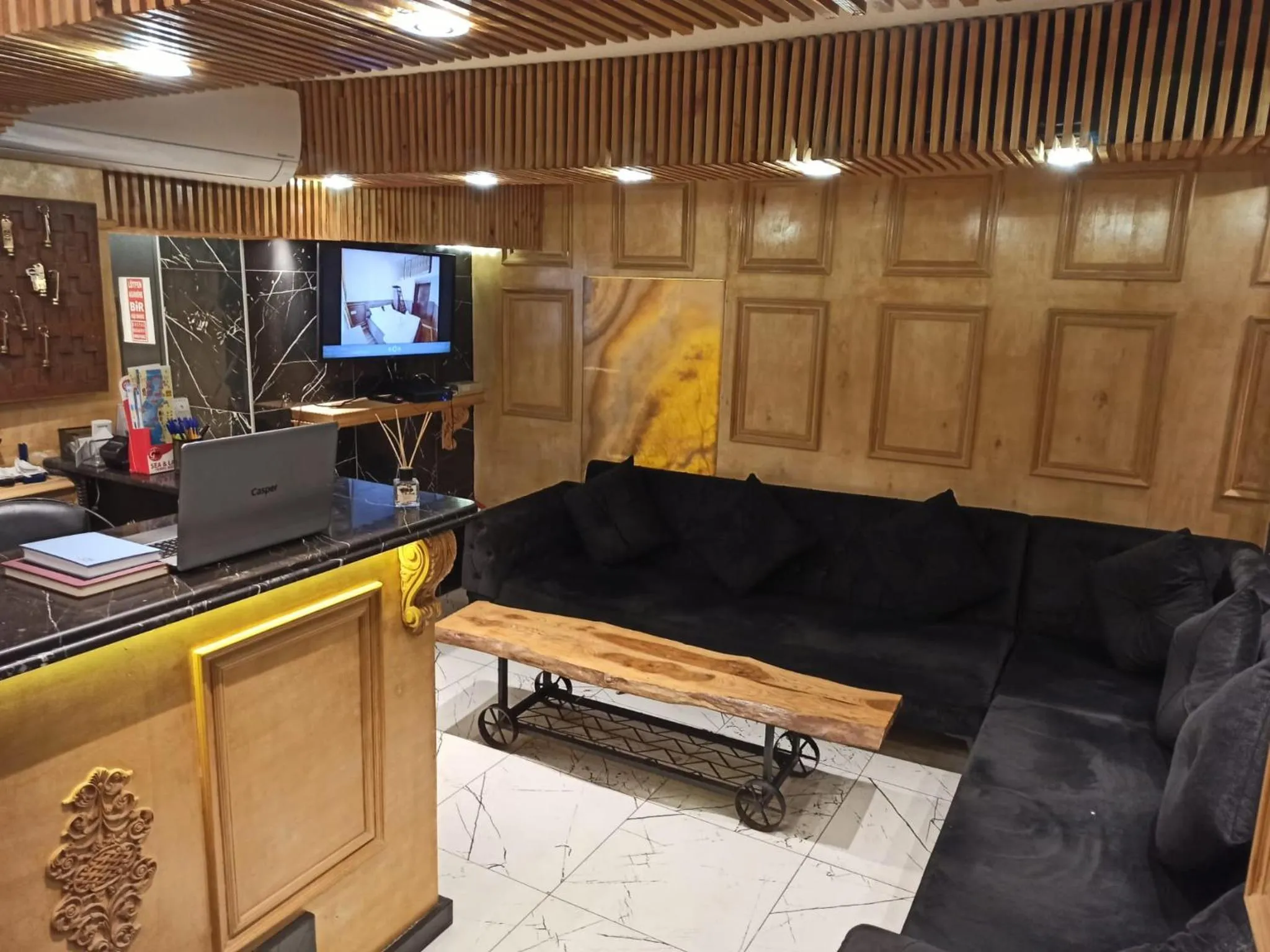 Lobby or reception, Business Area/Conference Room in GANJ Hotel