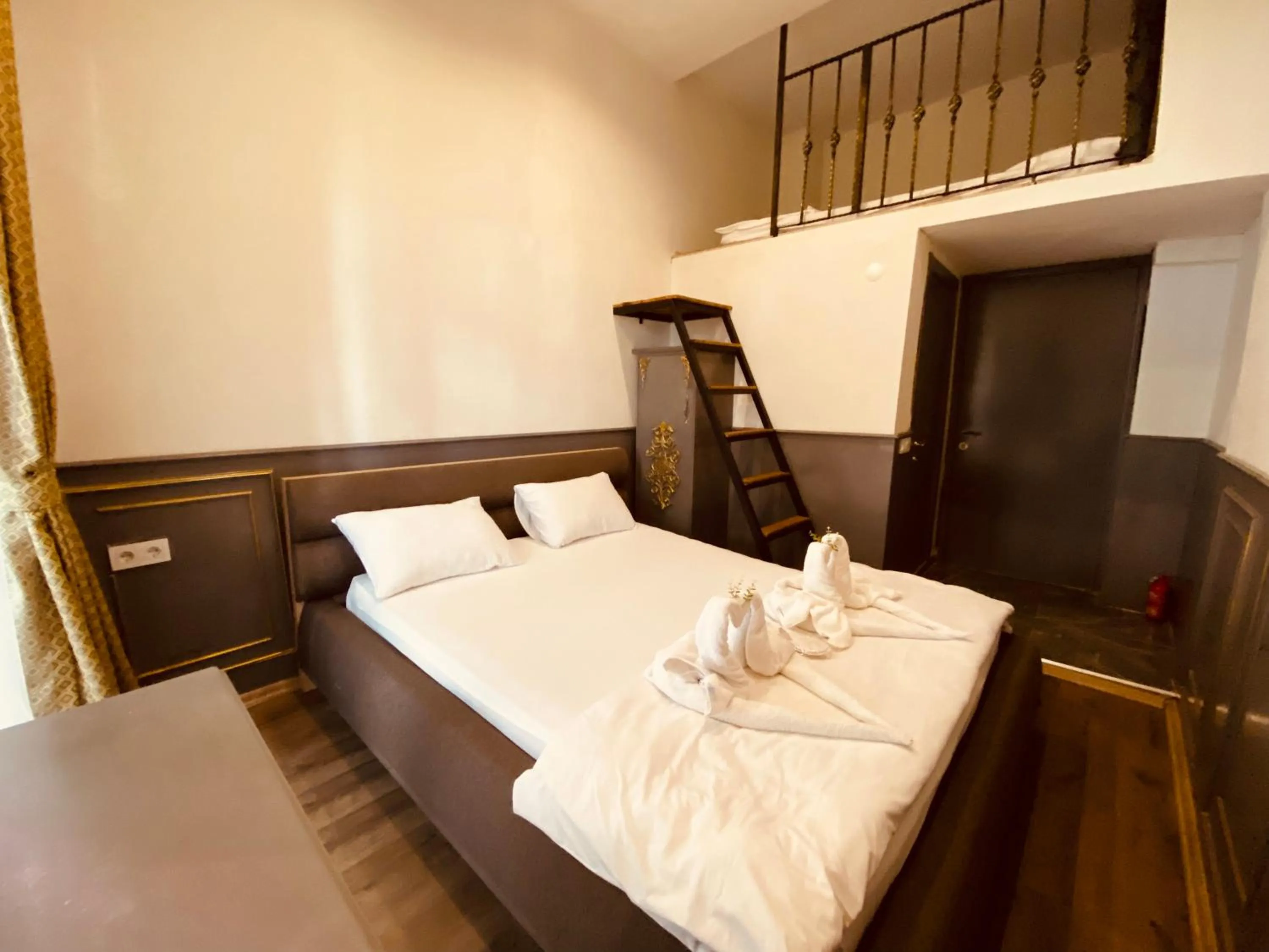 Bedroom, Bed in GANJ Hotel