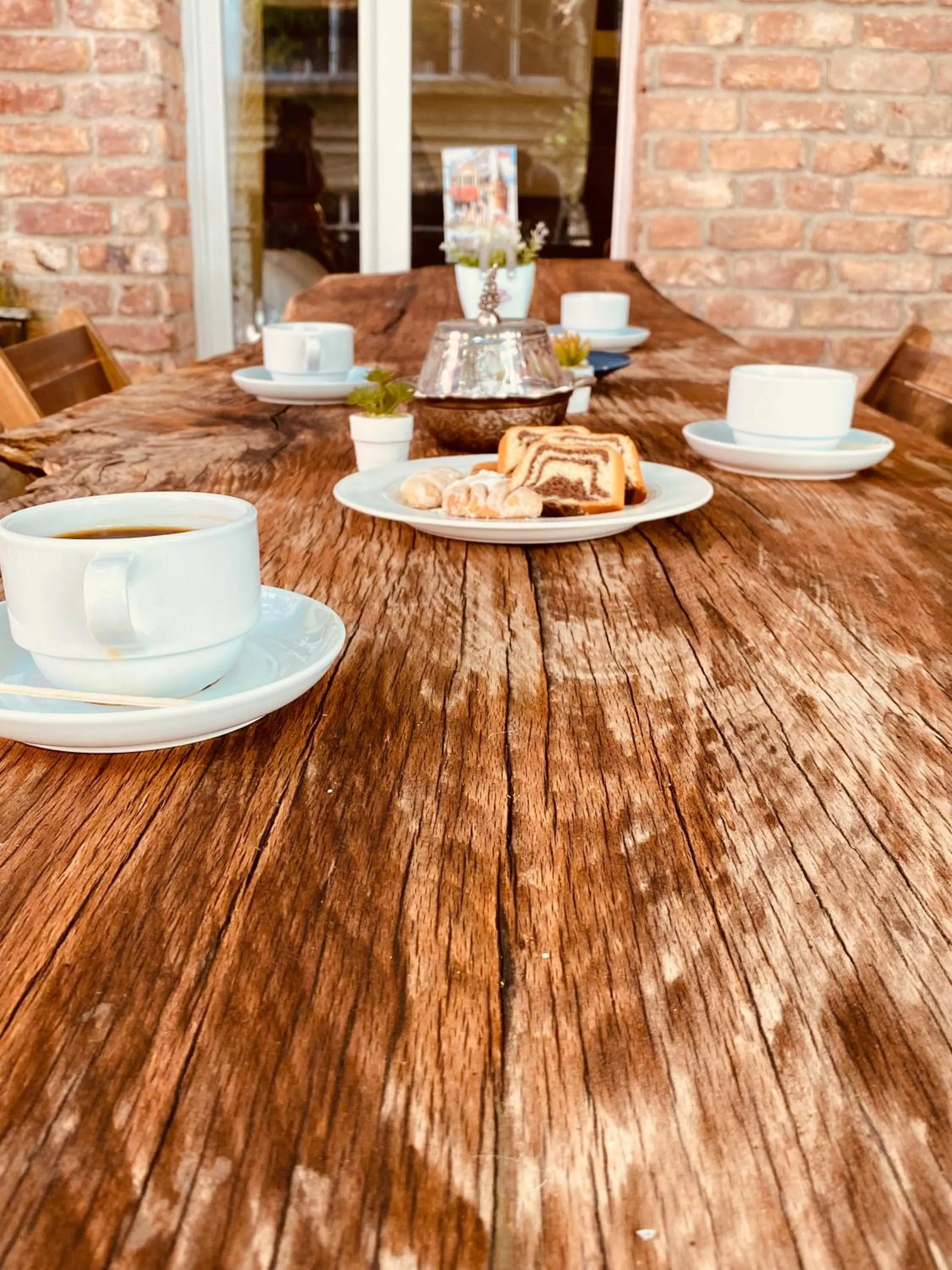 Balcony/Terrace, Restaurant/Places to Eat in GANJ Hotel