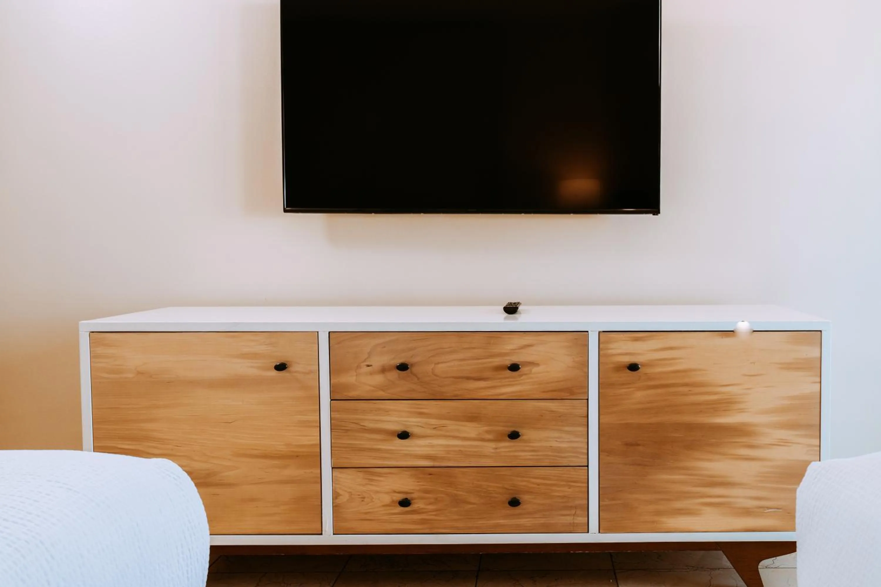 TV and multimedia in The Mill Resort and Suites