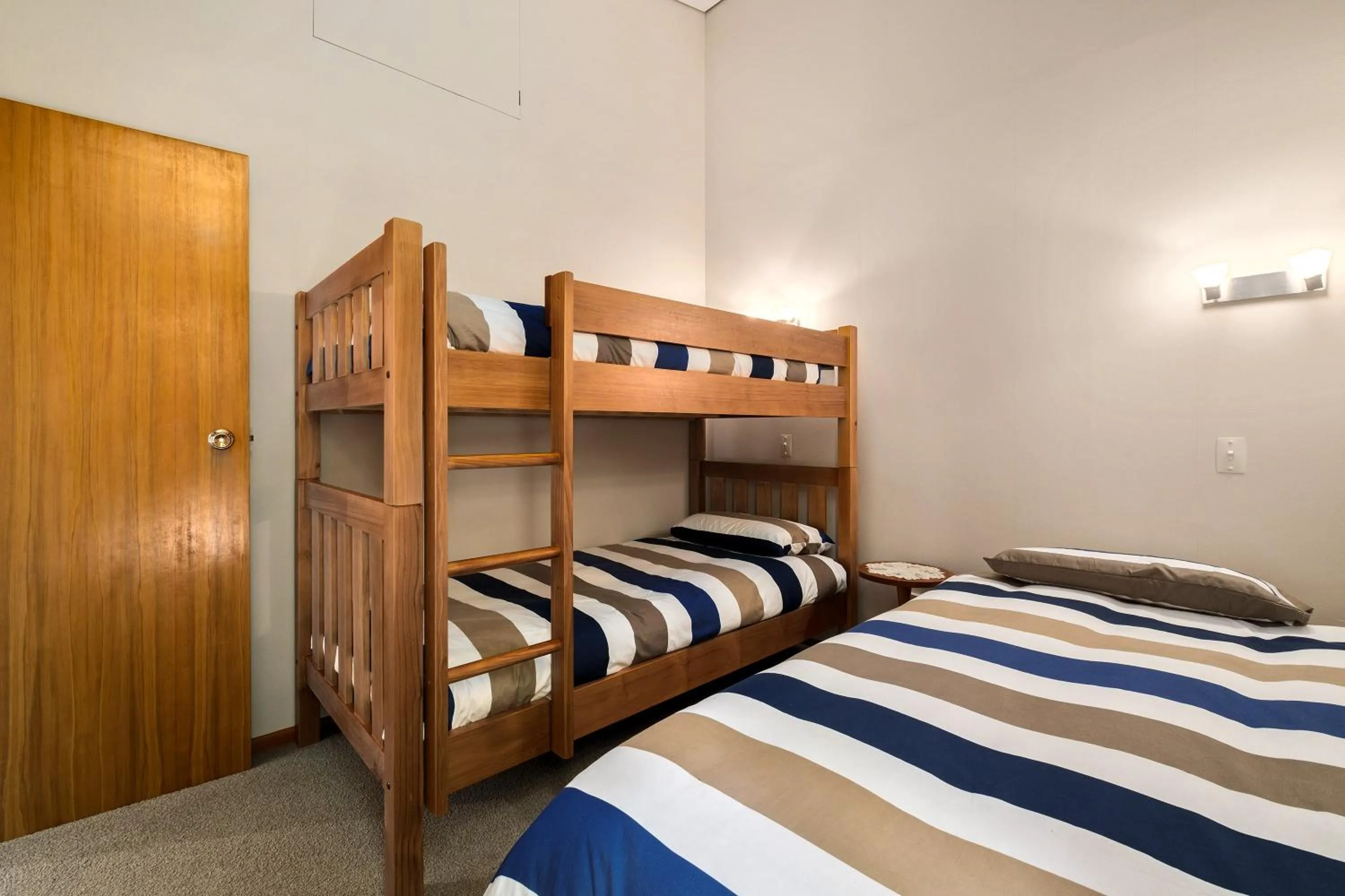 Shower, Bed in Merioneth Retreat - Arrowtown Holiday Home