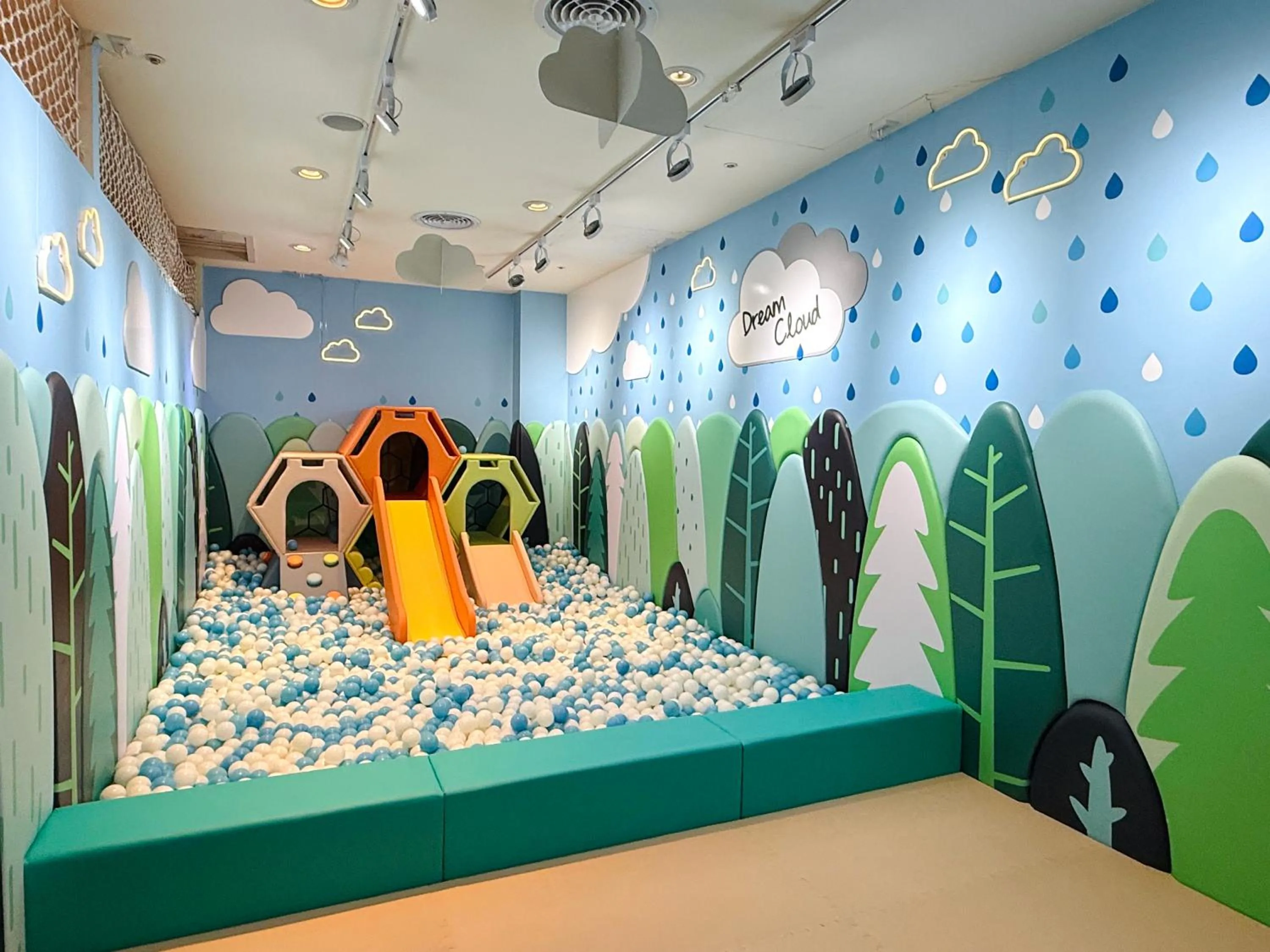 Children play ground in Aspire Resort