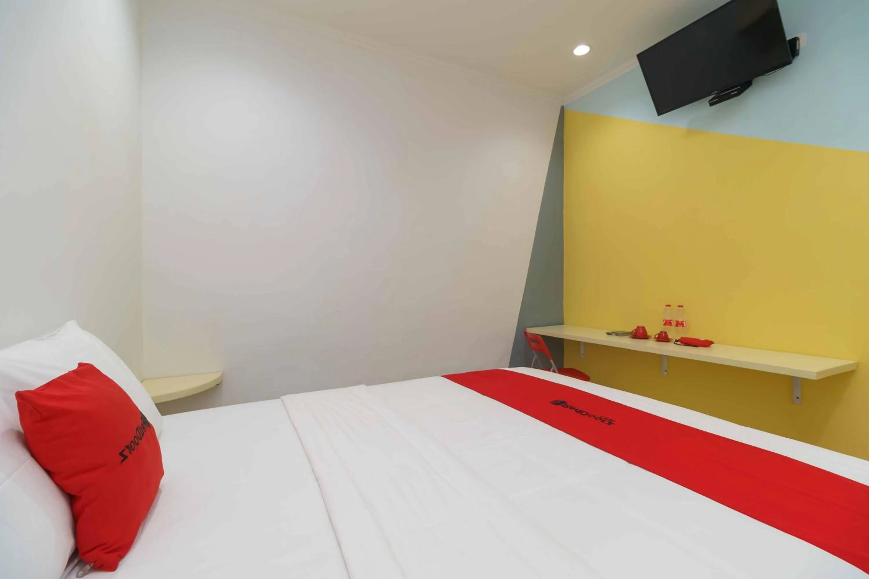 Bed in RedDoorz @ Taman Galaxy Bekasi