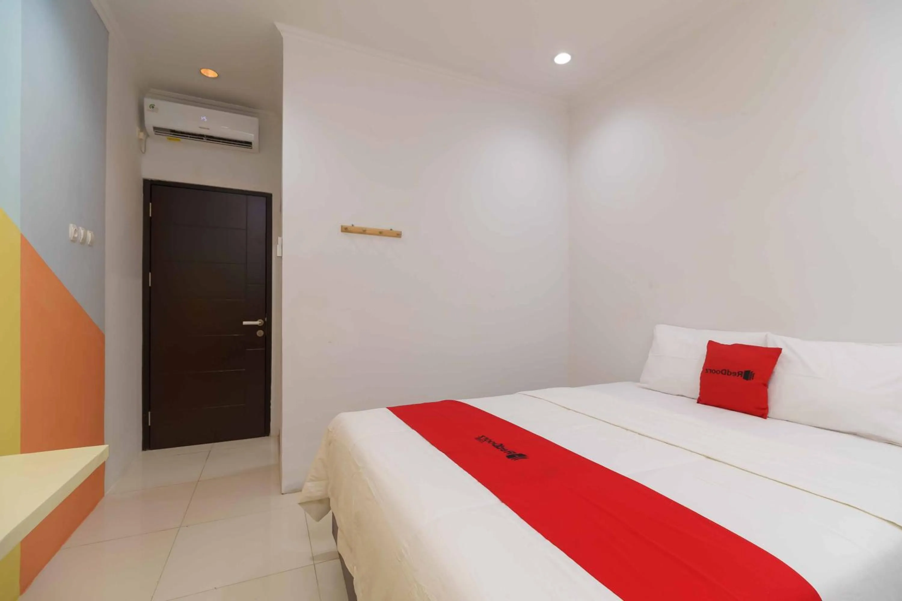 Bed in RedDoorz @ Taman Galaxy Bekasi