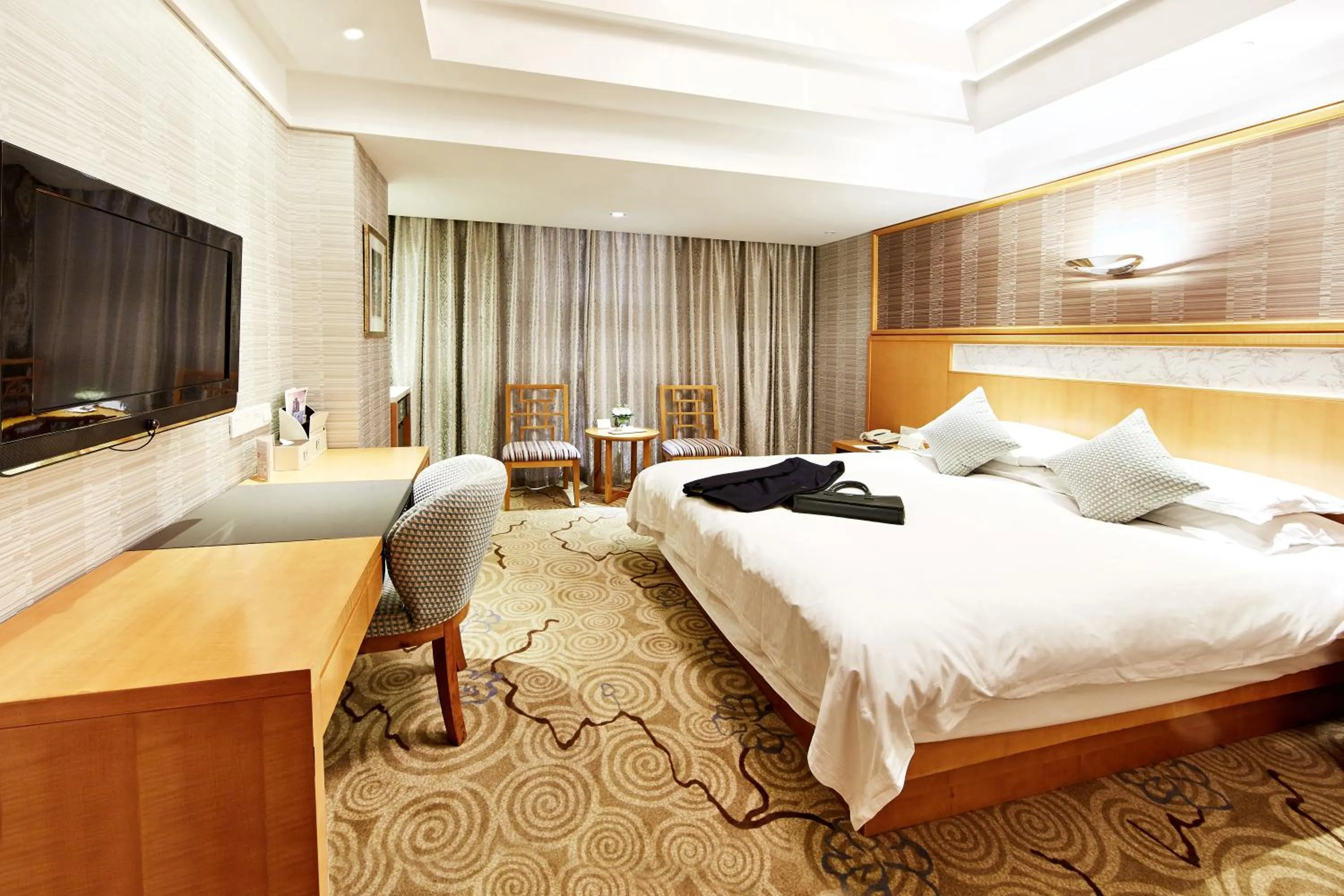 Photo of the whole room, Bed in Huachen International Hotel