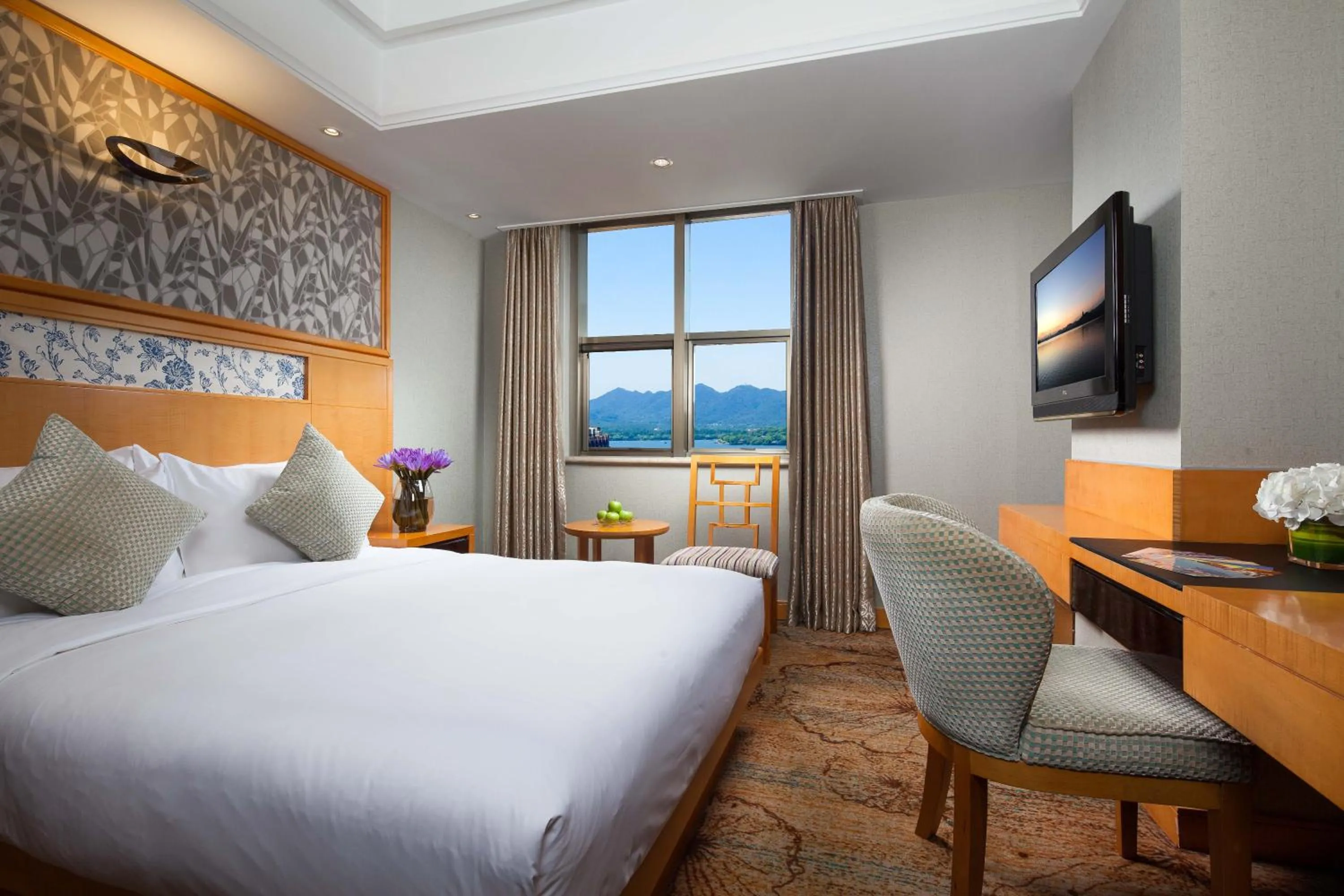 Bed in Huachen International Hotel