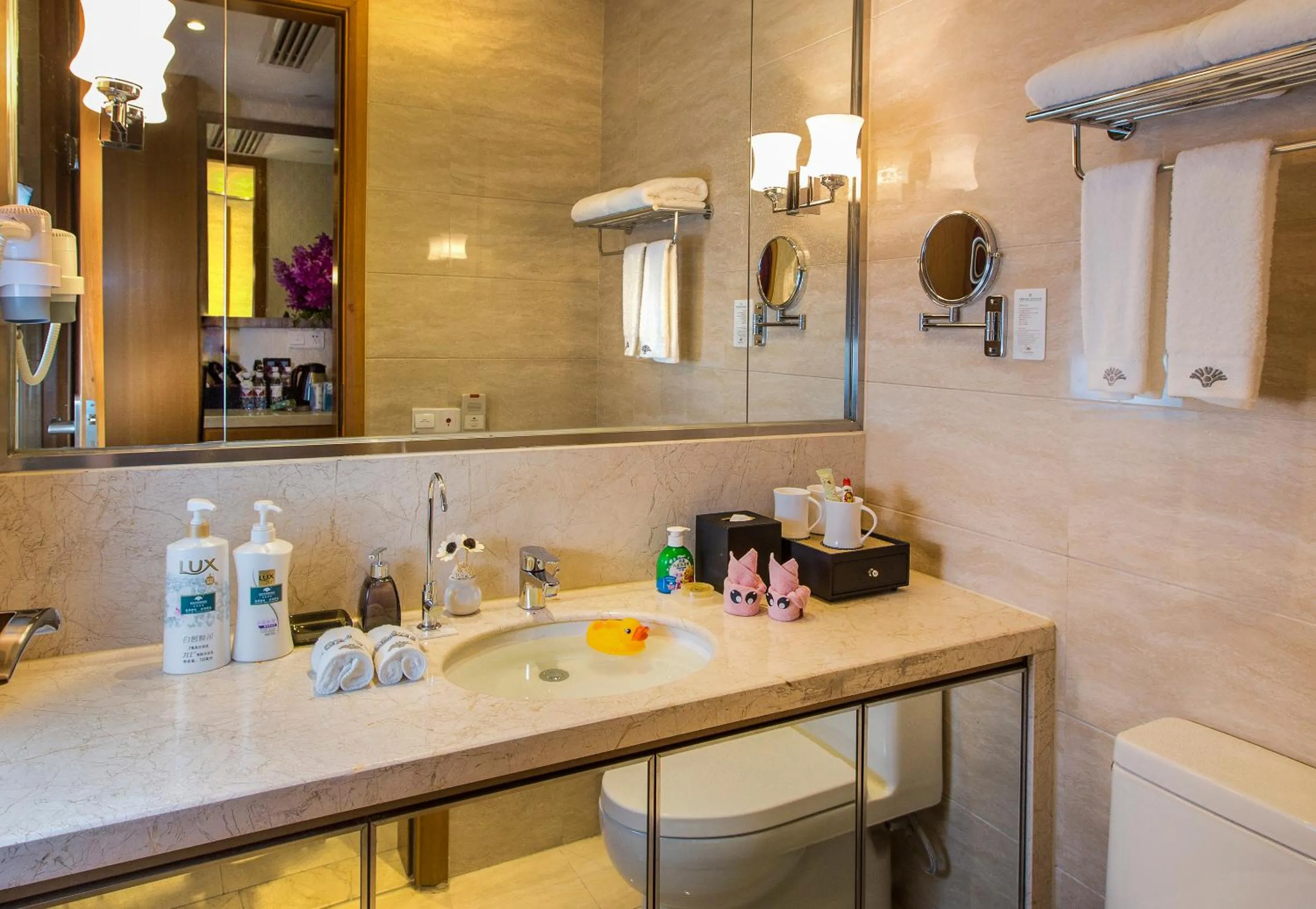 Bathroom in Huachen International Hotel