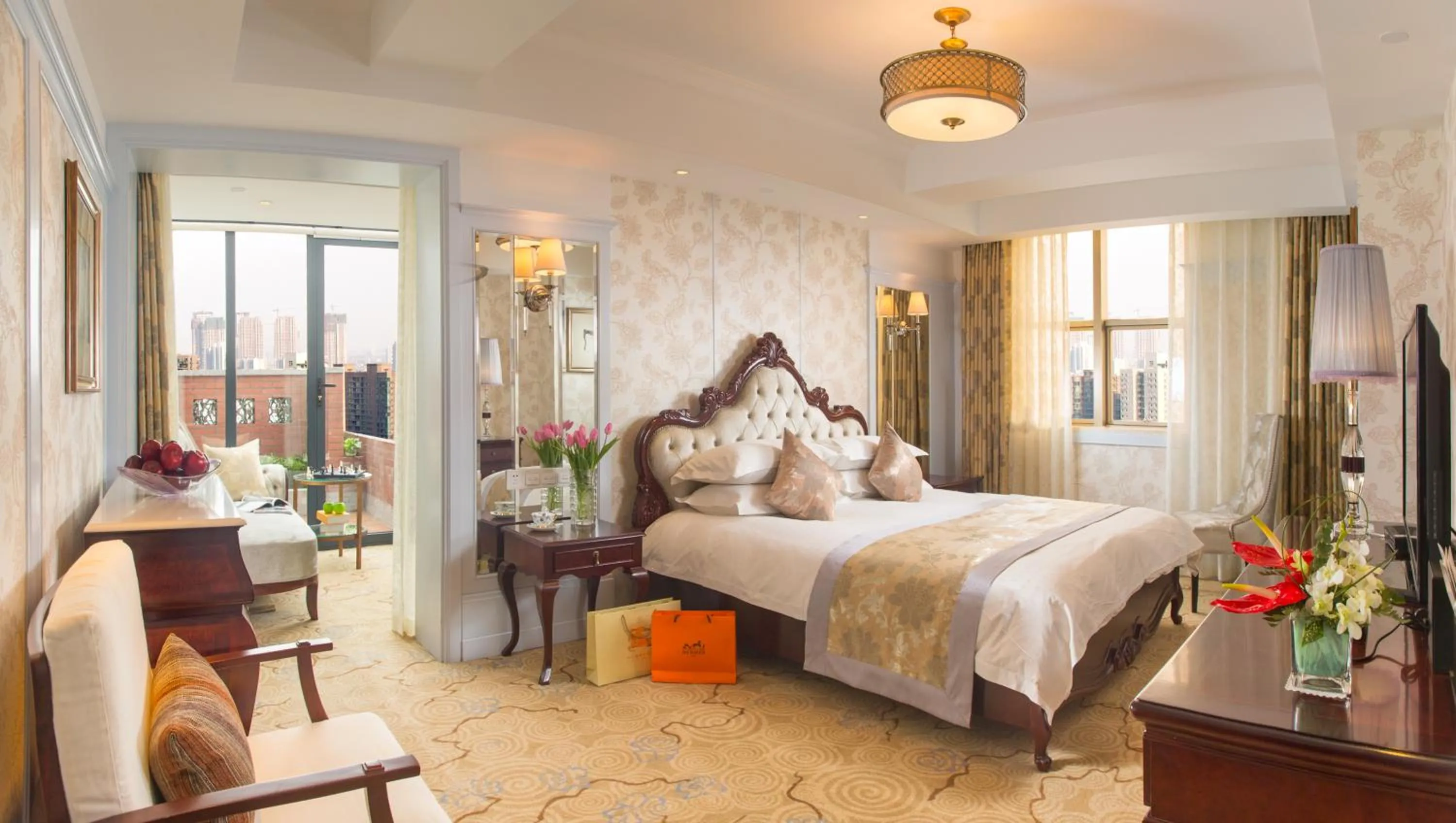 Photo of the whole room, Bed in Huachen International Hotel