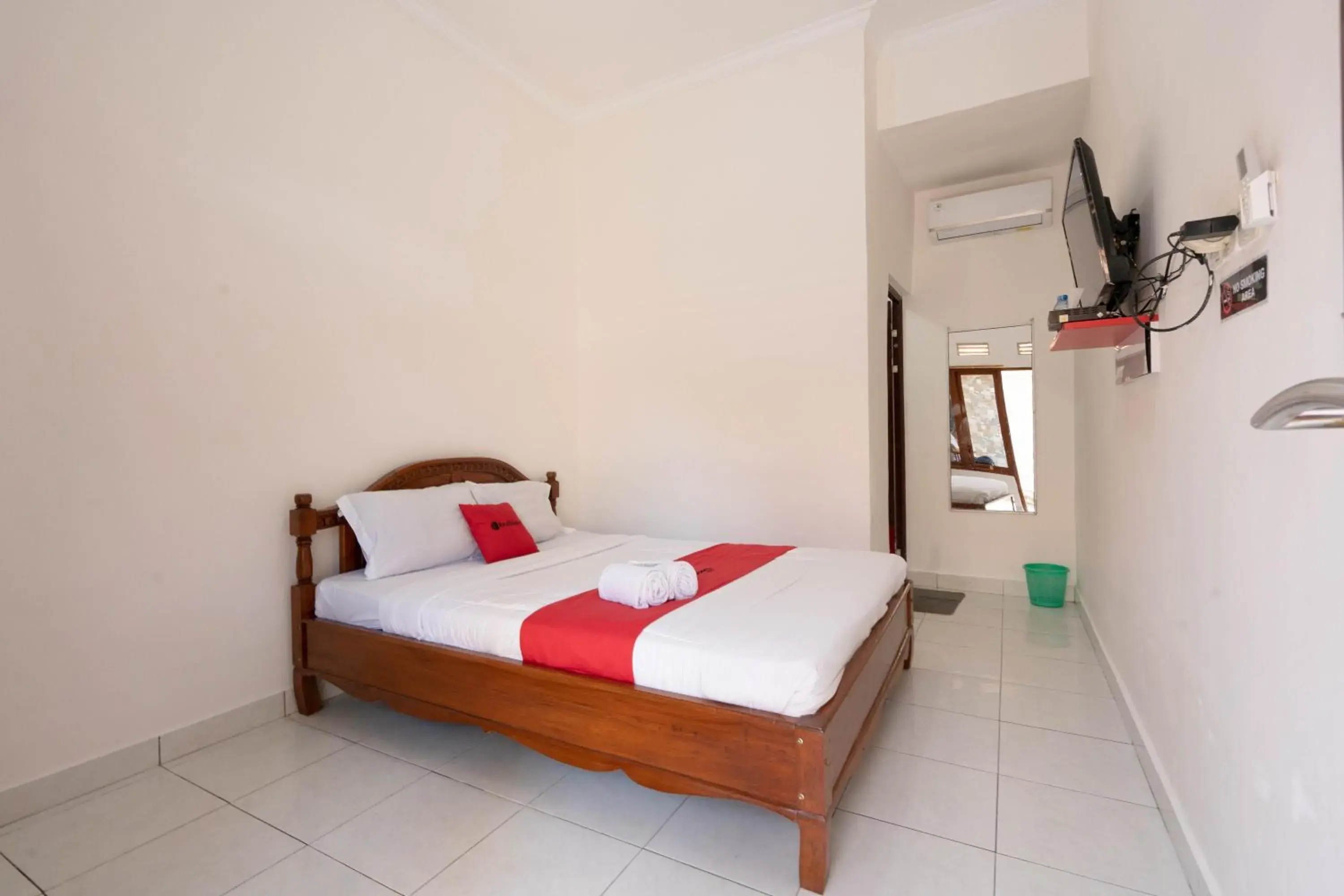 Bedroom, Bed in RedDoorz near Buleleng Harbour 2 Bedroom, Bed in RedDoorz near Buleleng Harbour 2