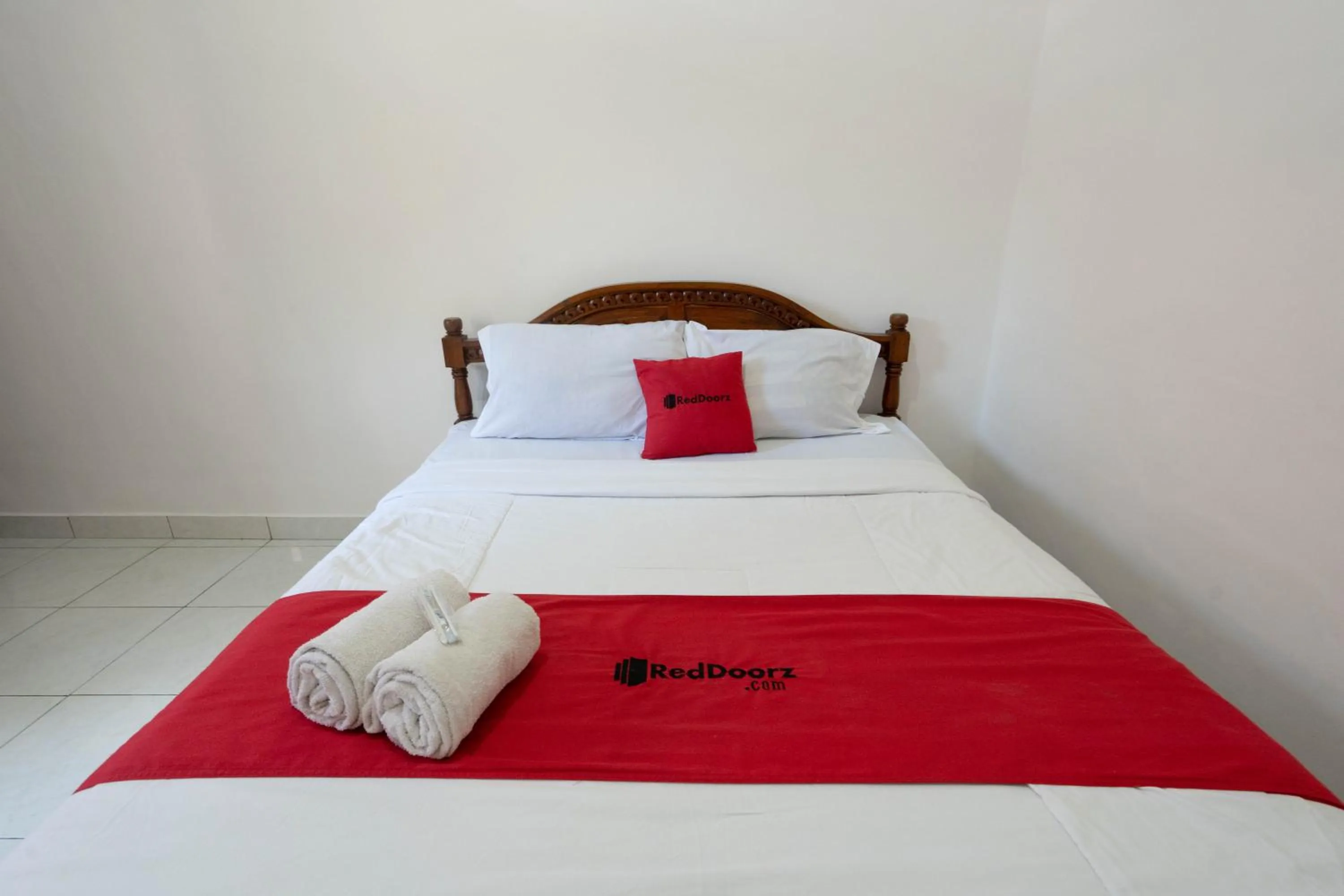 Bedroom, Bed in RedDoorz near Buleleng Harbour 2
