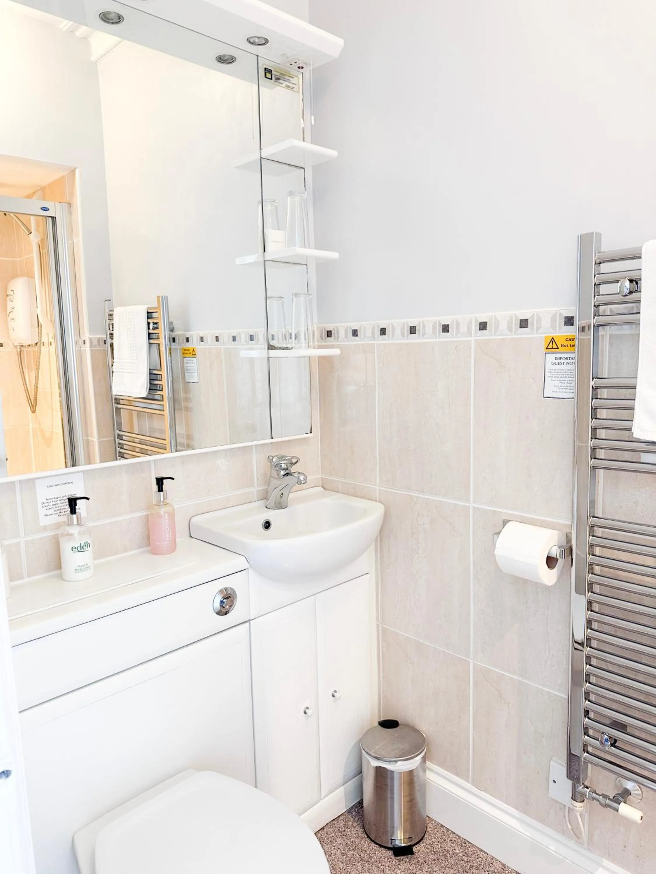 Toilet in St Vincent Guest House