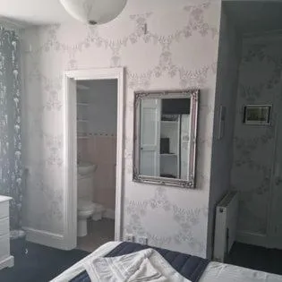 Bathroom, Bed in St Vincent Guest House