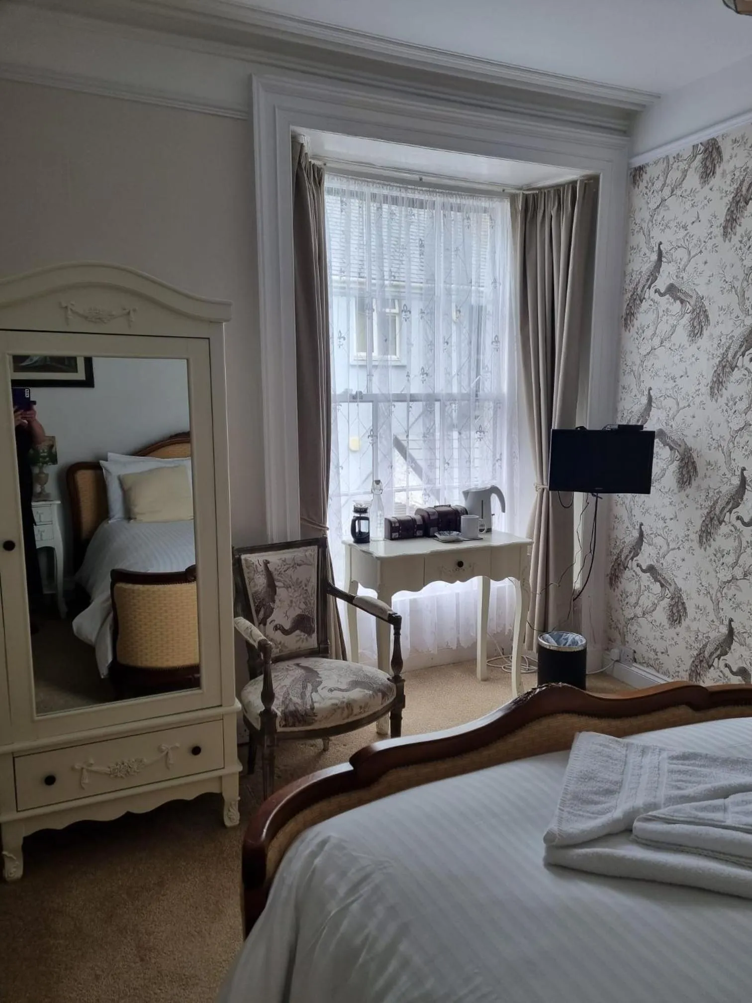 Property building, Bed in St Vincent Guest House