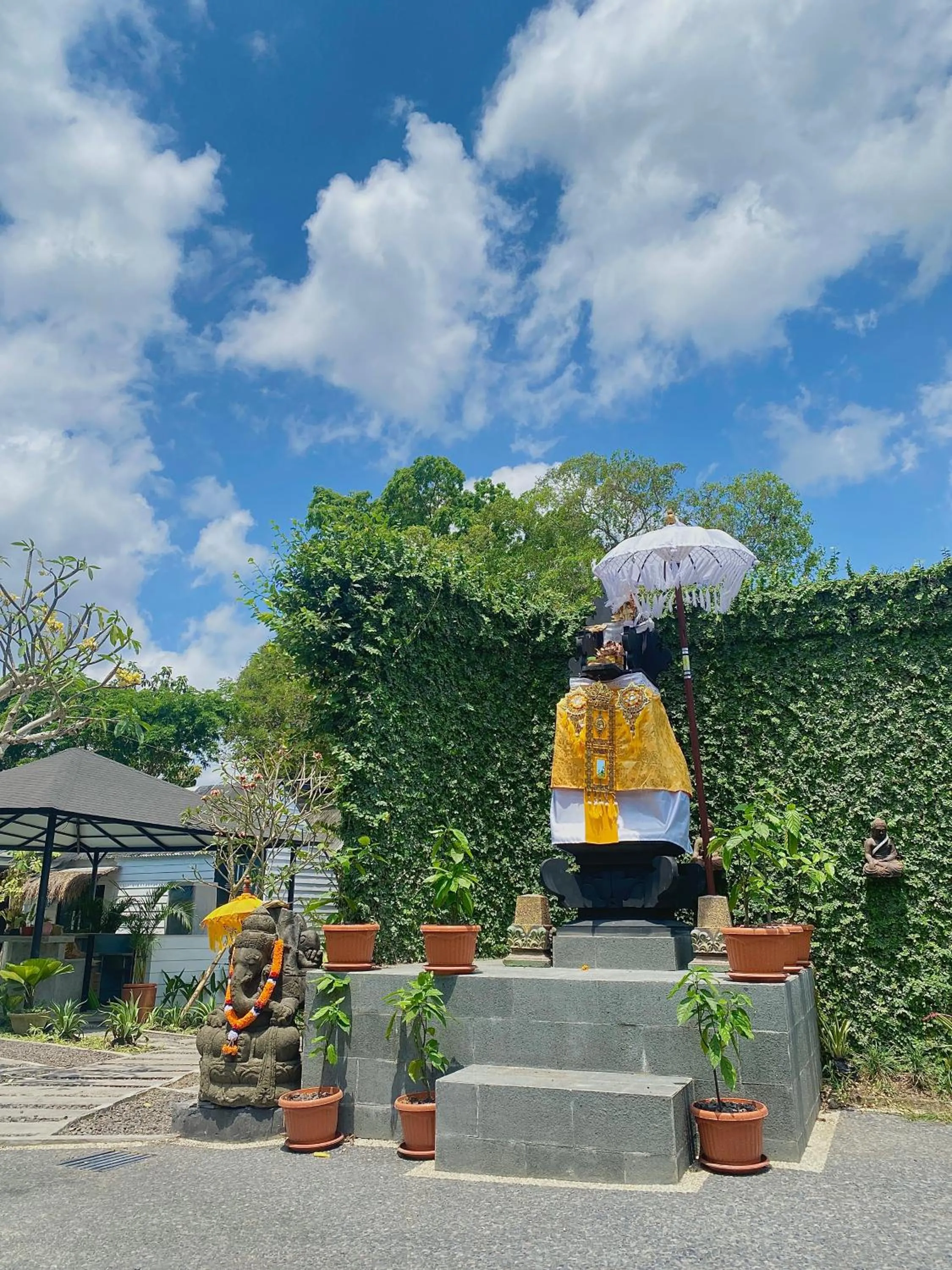 Facade/entrance in The Jungle Hostel Canggu