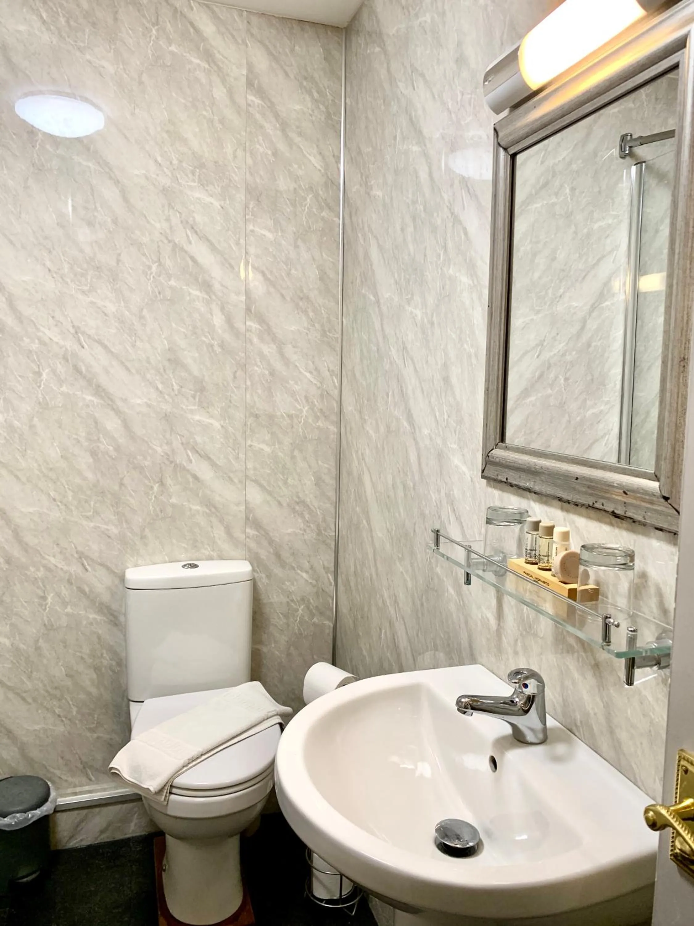 Bathroom in Salt on the Harbour