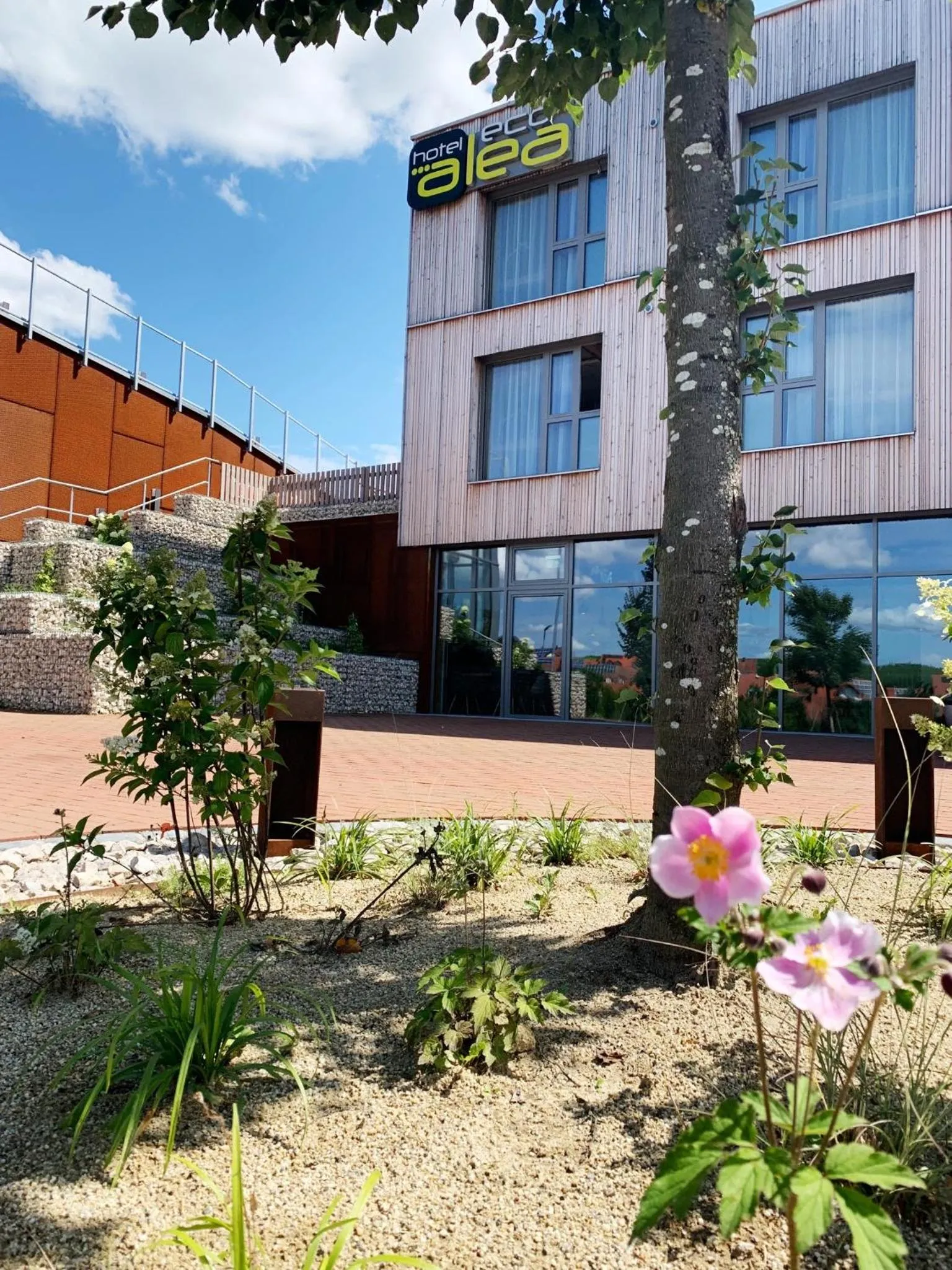 Property building in Ökohotel aus Holz Alea Eco