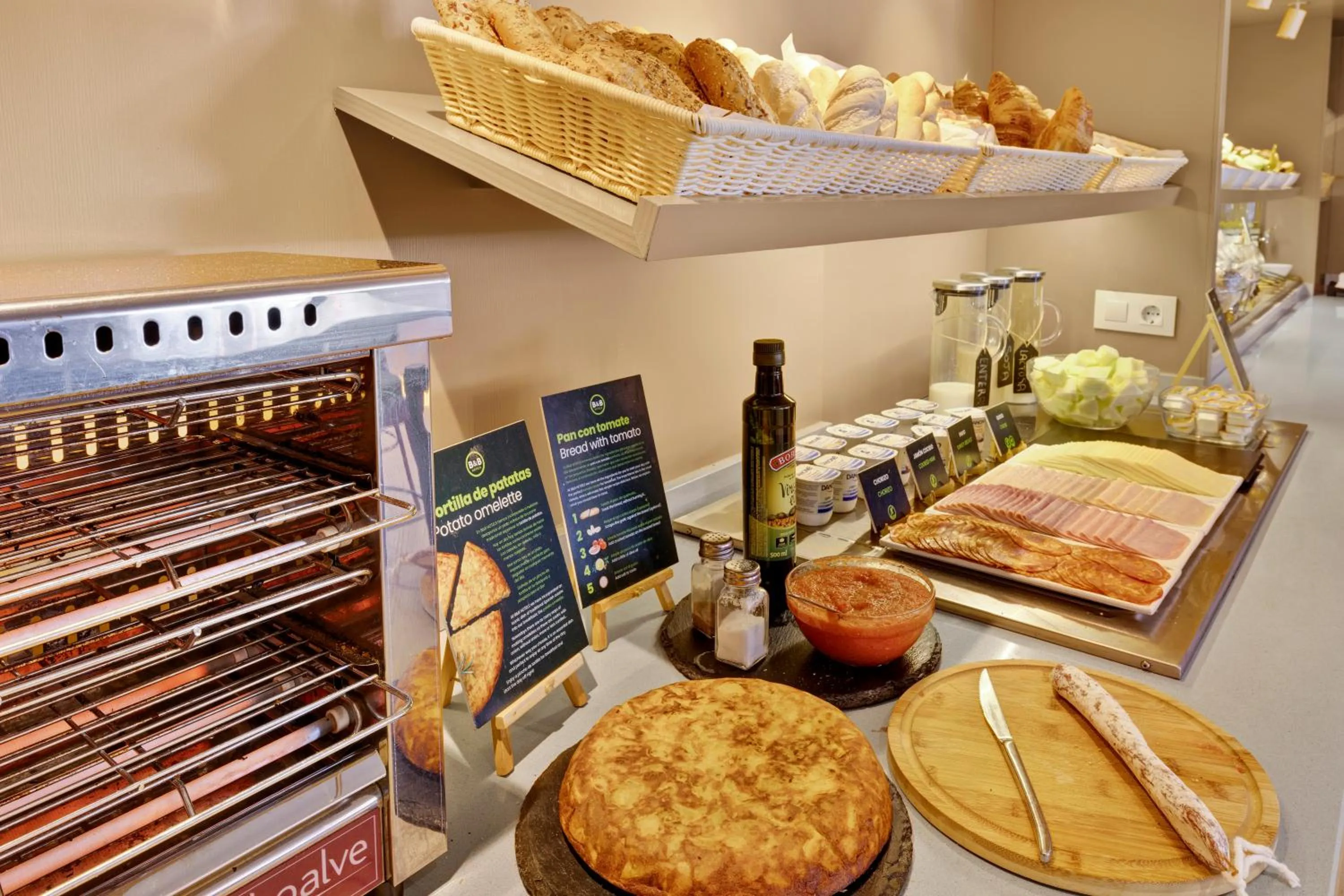 Buffet breakfast in B&B HOTEL Almería Vicar