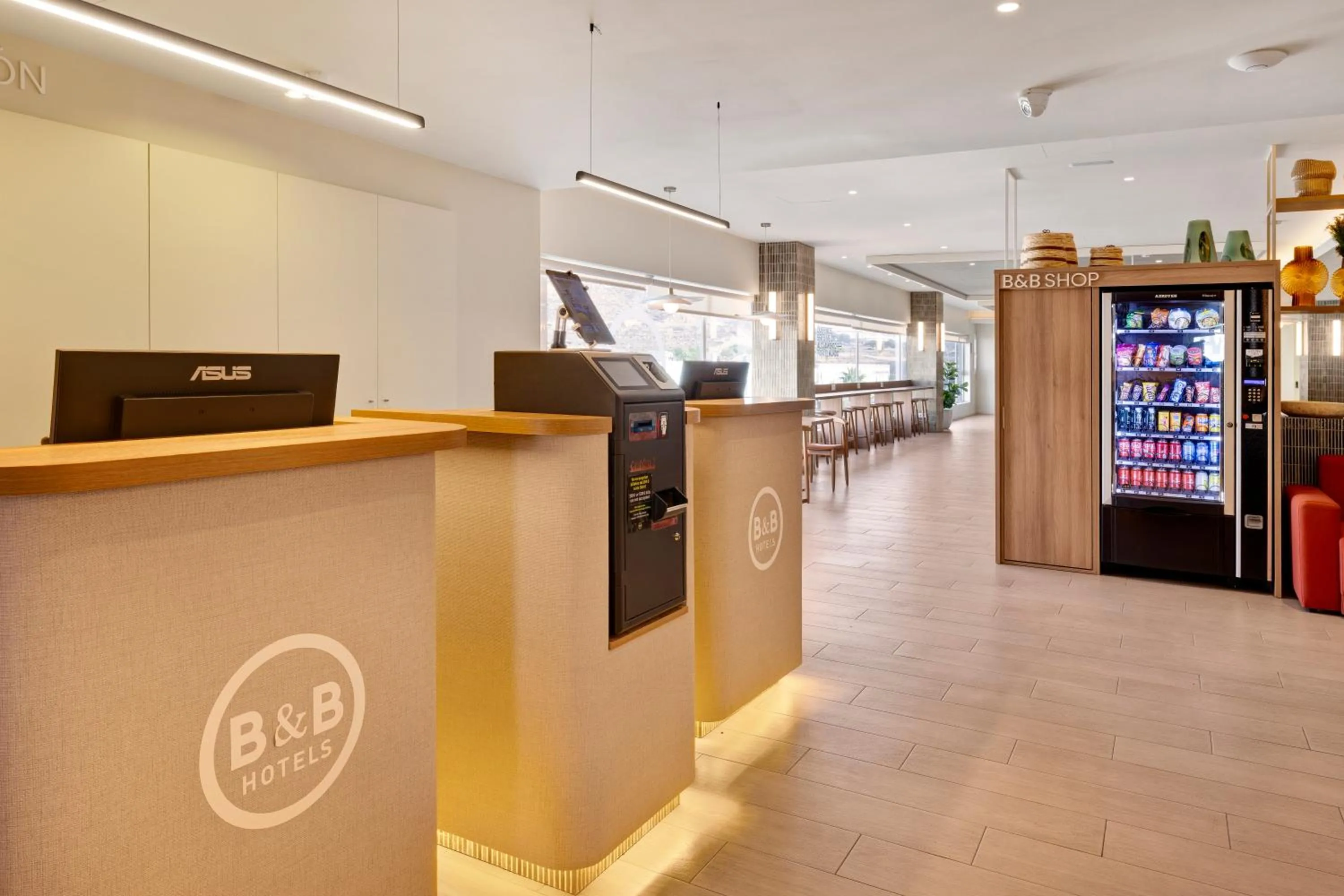 Lobby or reception in B&B HOTEL Almería Vicar