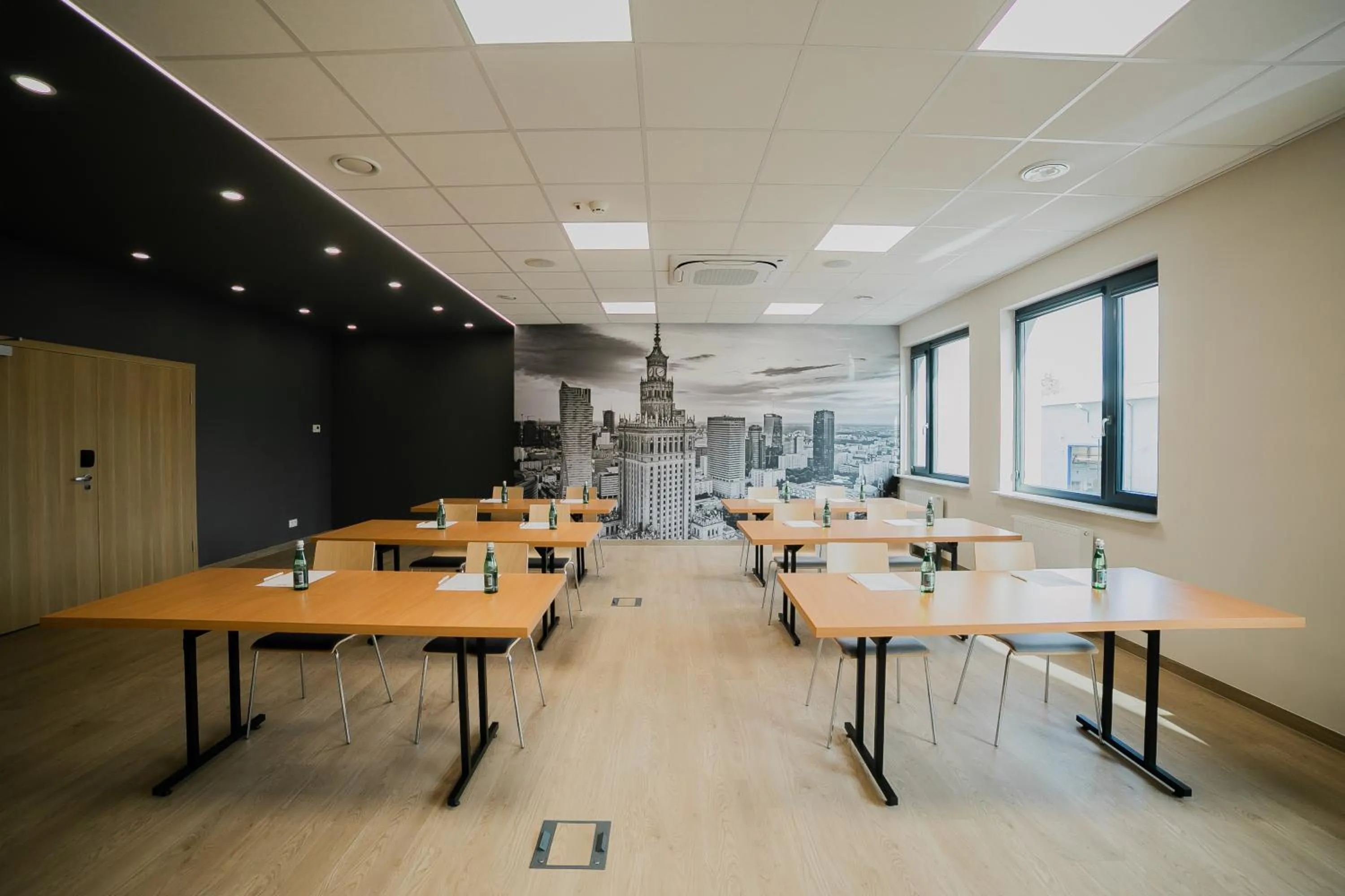 Meeting/conference room, Restaurant/Places to Eat in V Hotel Warsaw