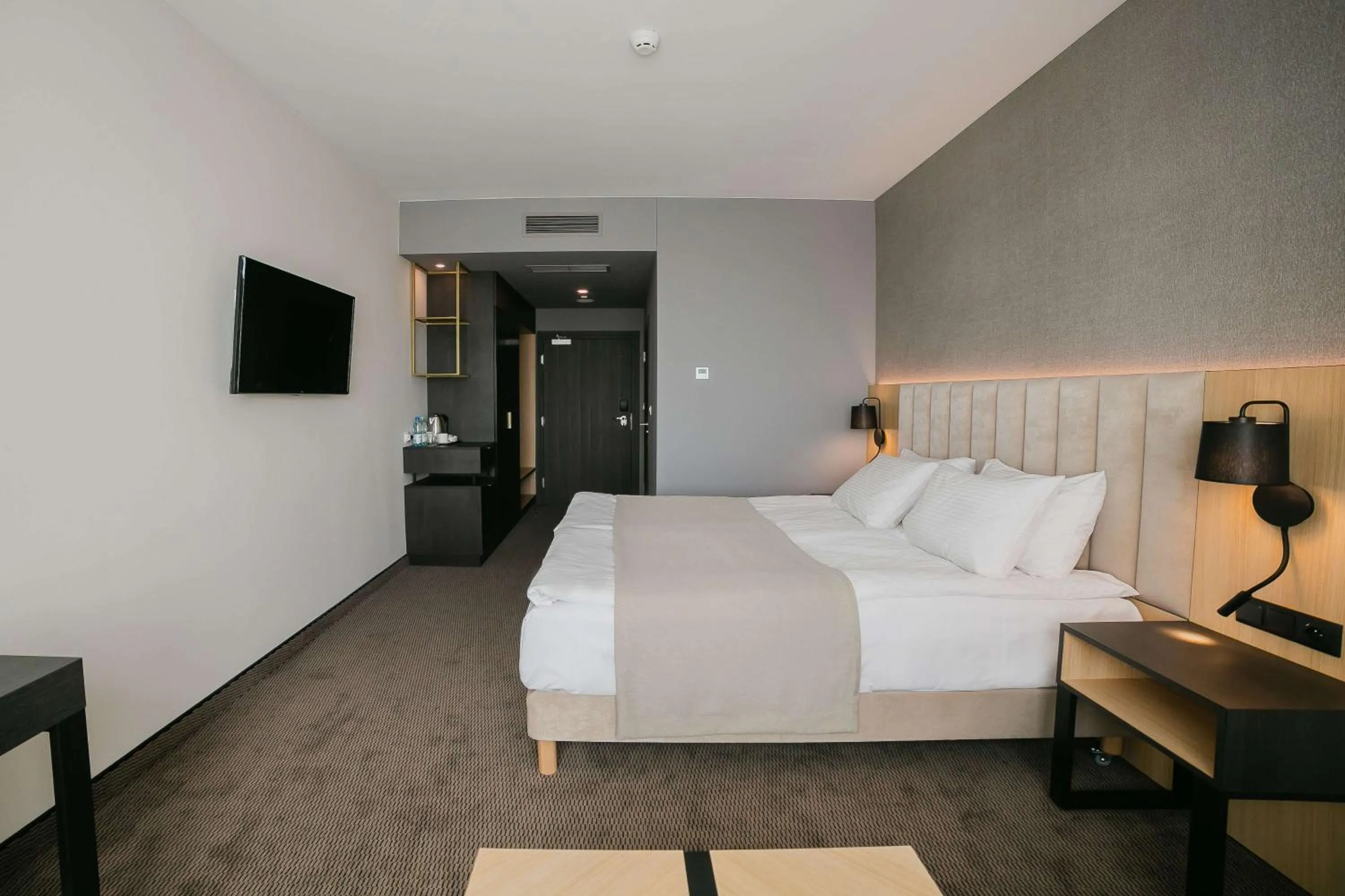 TV and multimedia, Bed in V Hotel Warsaw