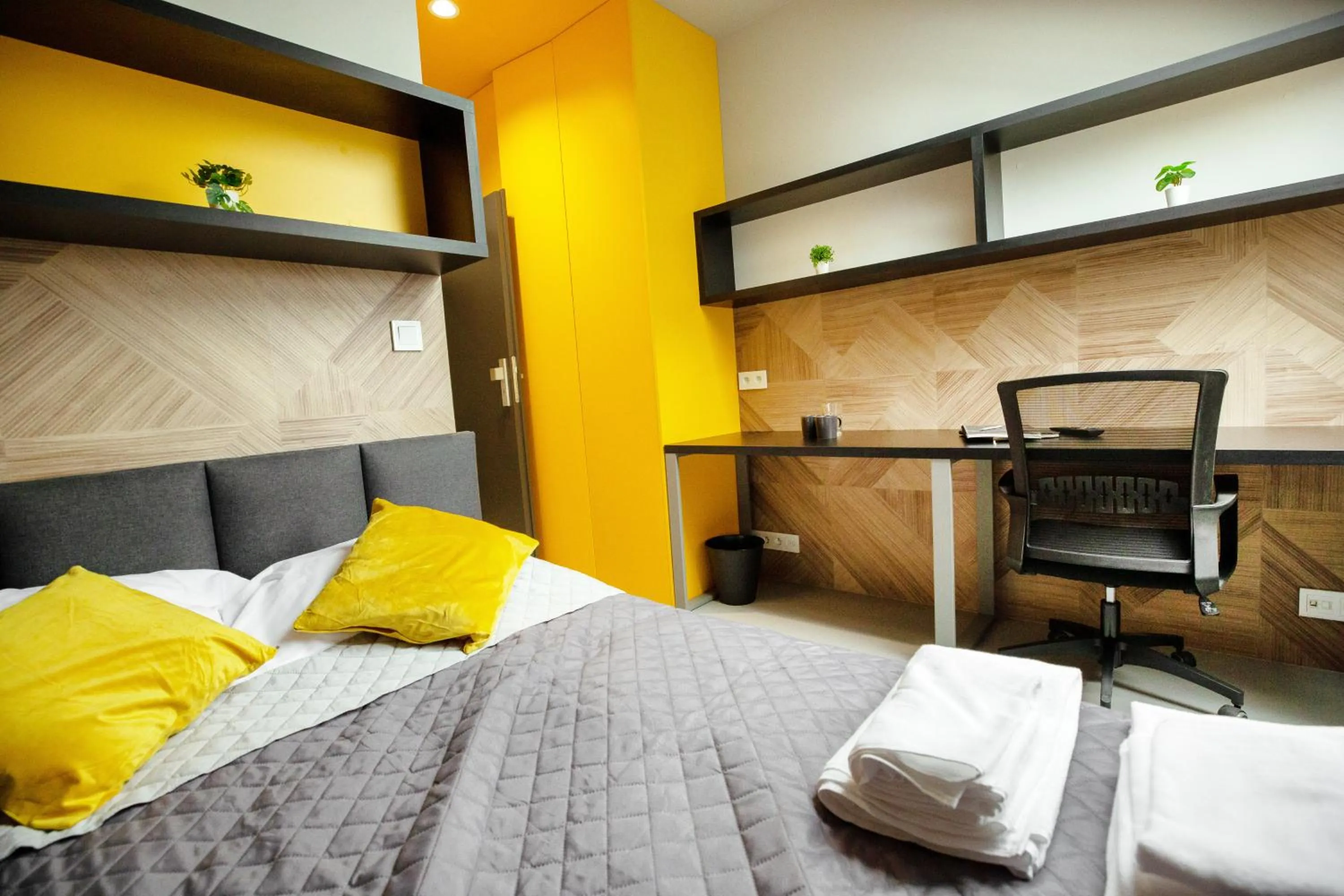 bunk bed, Bed in iroom