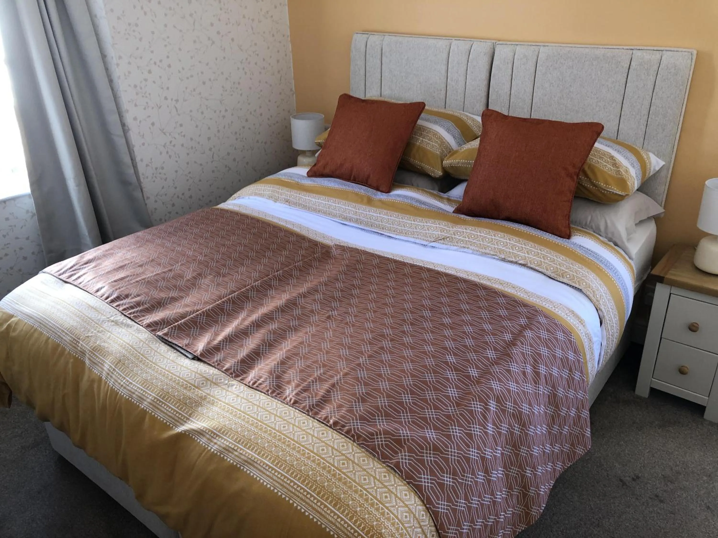 Bedroom, Bed in Harbour Lodge B&B