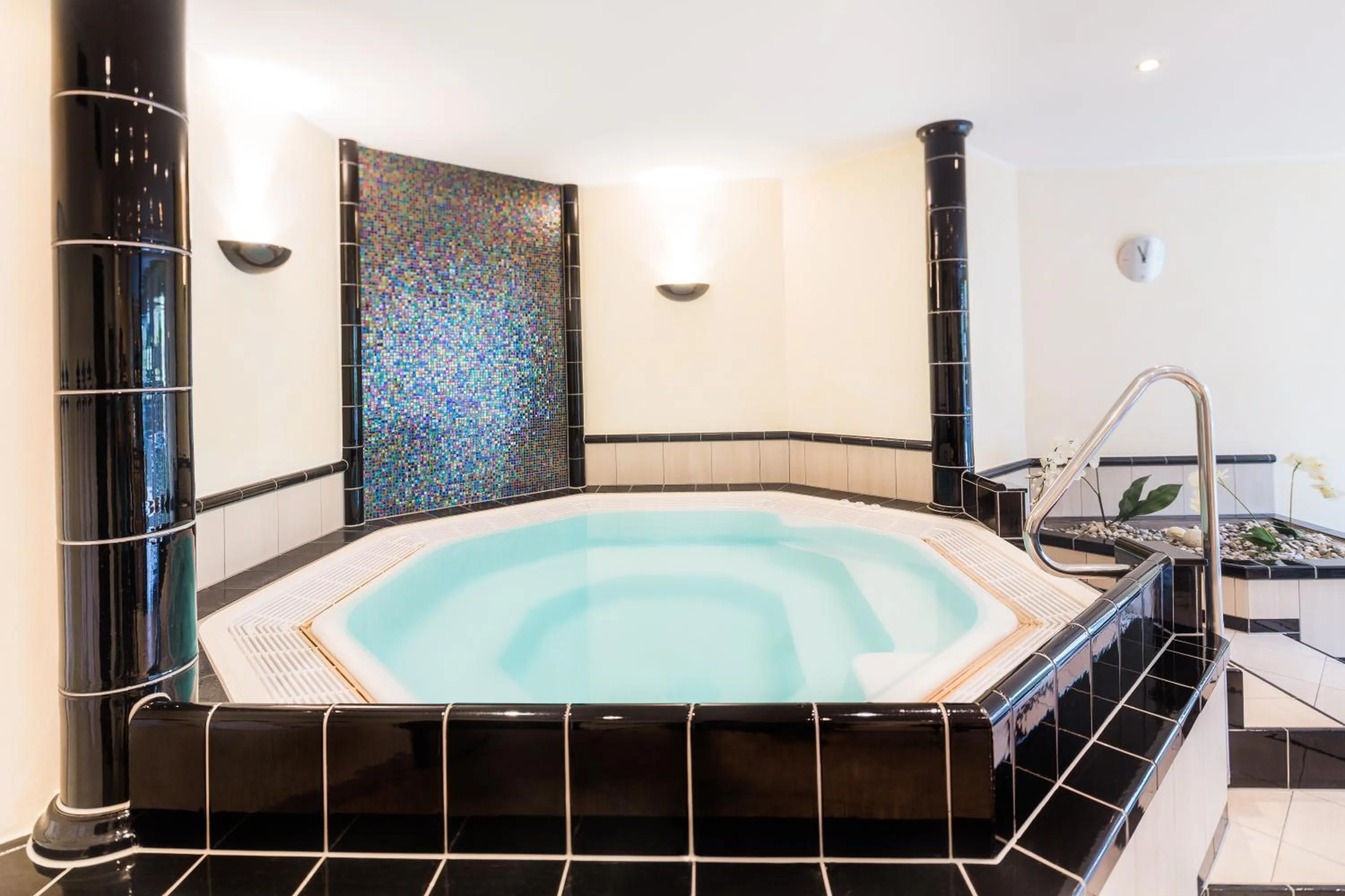 Hot Tub in Hotel Villa Marburg im Park