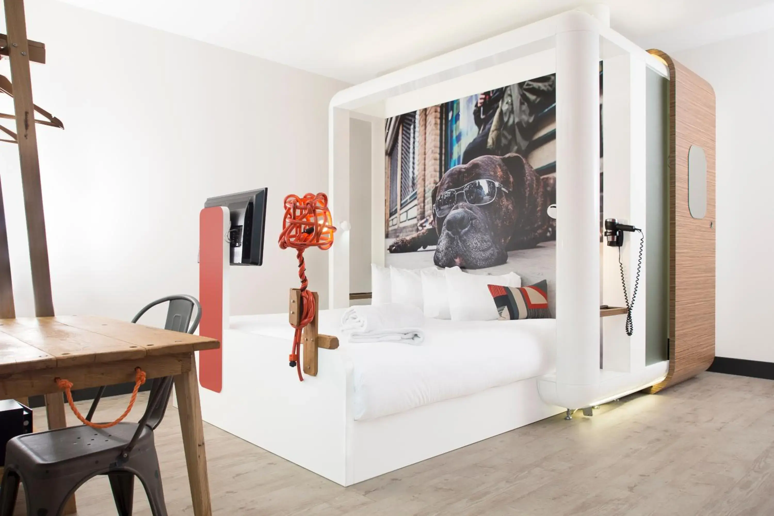 Bedroom, Bed in The Corner London City Bedroom, Bed in The Corner London City