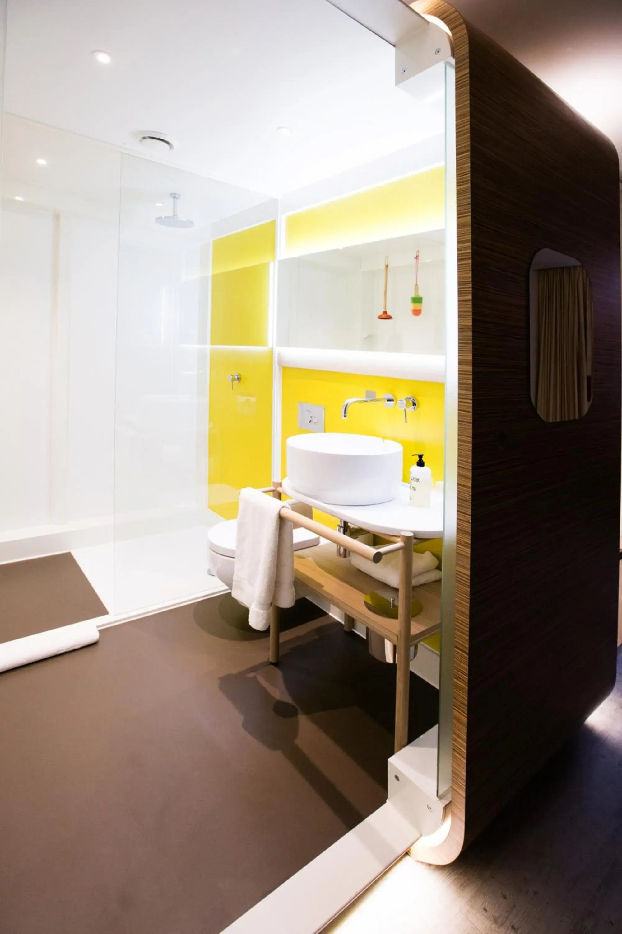 Shower, Bed in The Corner London City Shower, Bed in The Corner London City